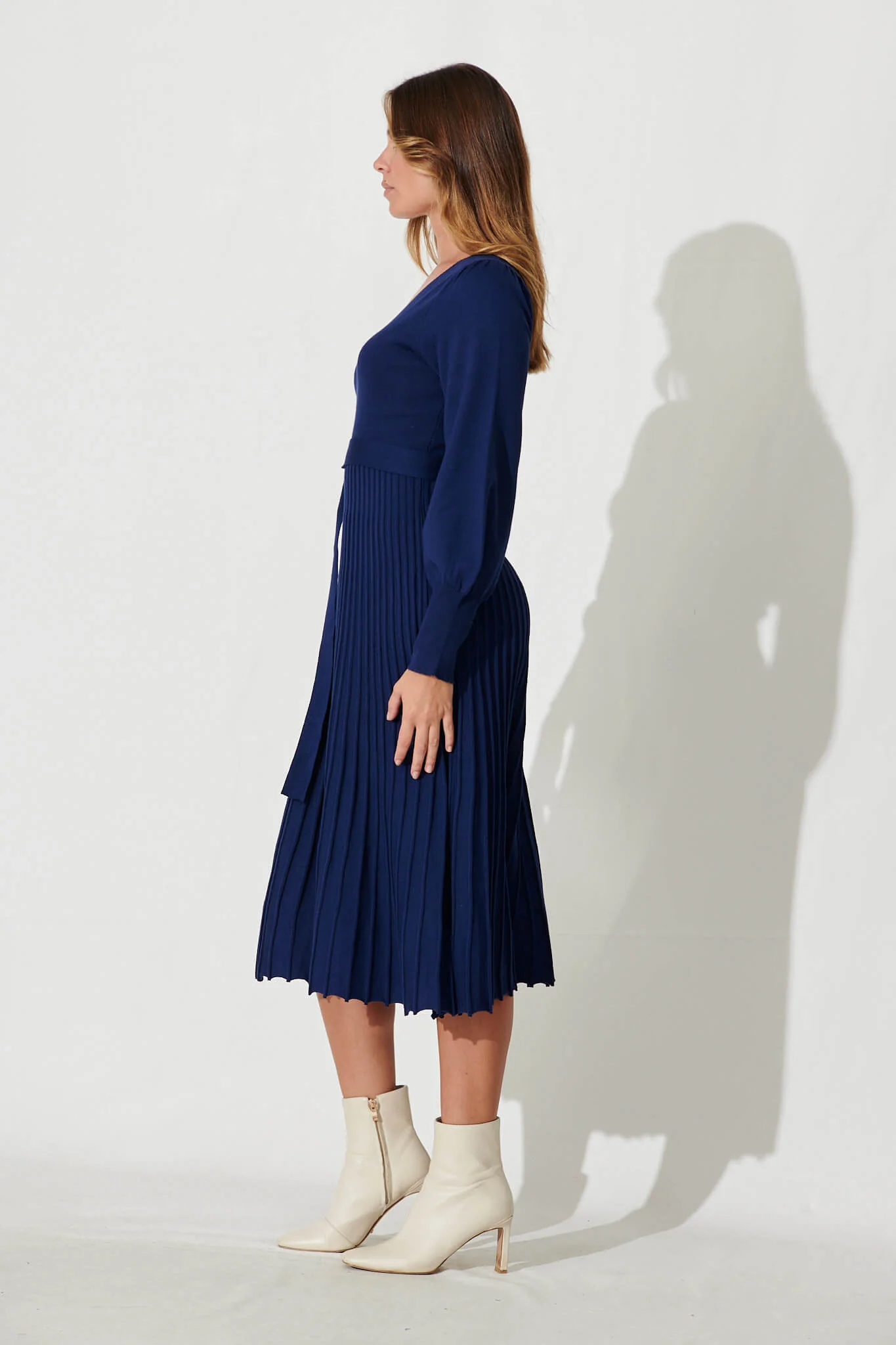 Albi Midi Knit Dress In Navy Cotton Blend - Image 3