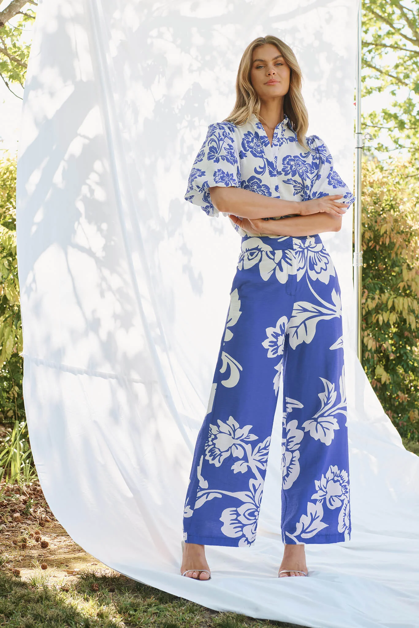 Aldridge Pant In Blue With White Floral - Image 5