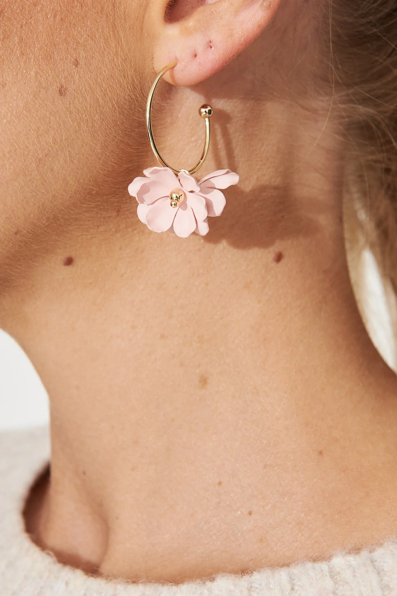 Allanis Hoop Earrings In Pink - Image 3