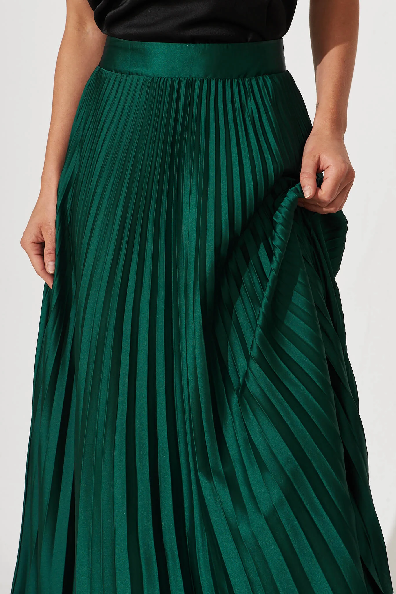 Allison Midi Pleat Skirt In Emerald Satin - Image 12