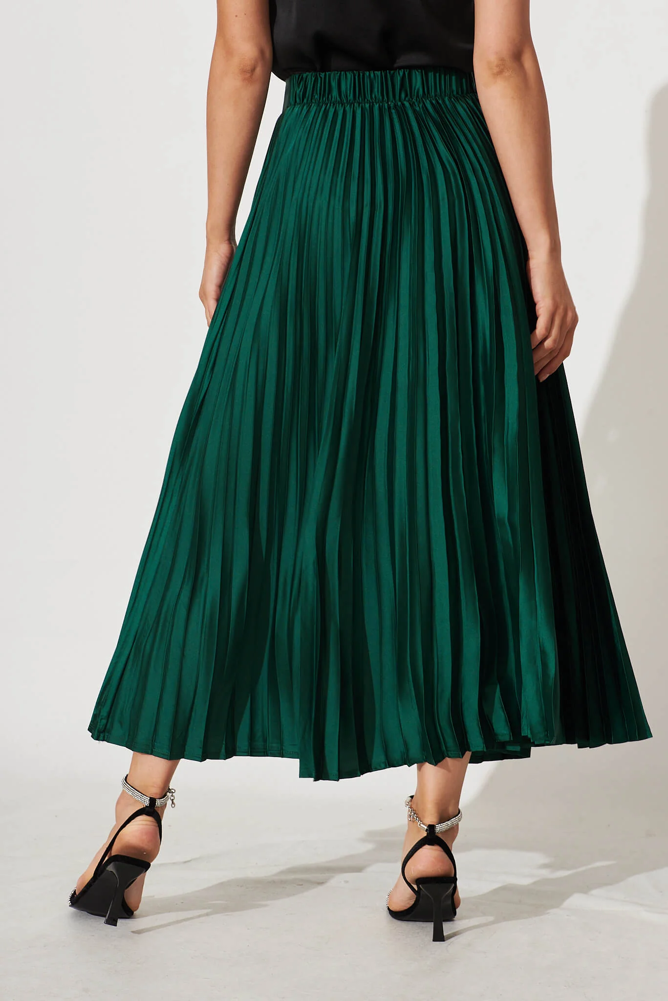 Allison Midi Pleat Skirt In Emerald Satin - Image 9