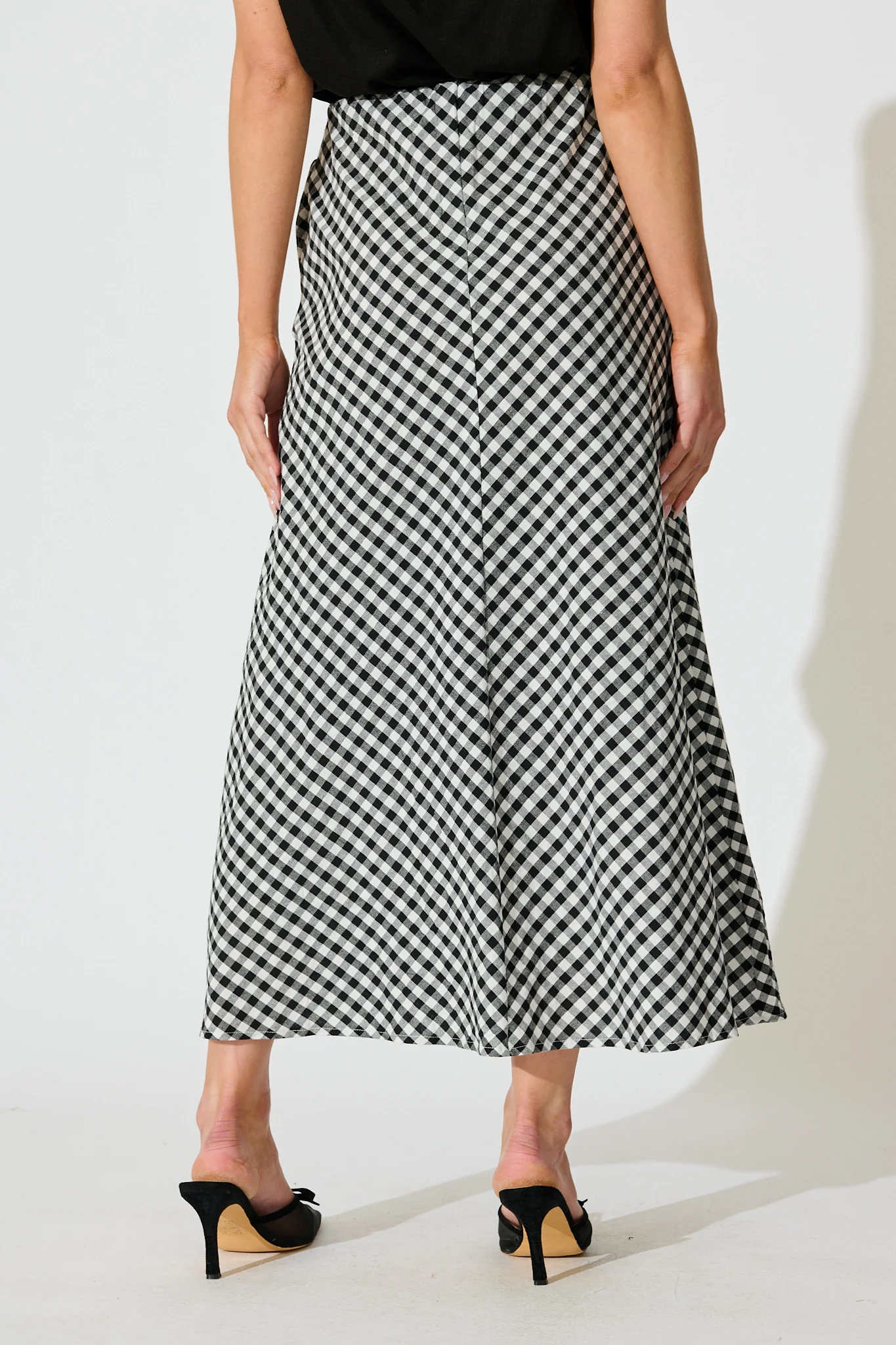 Amor Maxi Skirt in Black and White Gingham Cotton - Image 3