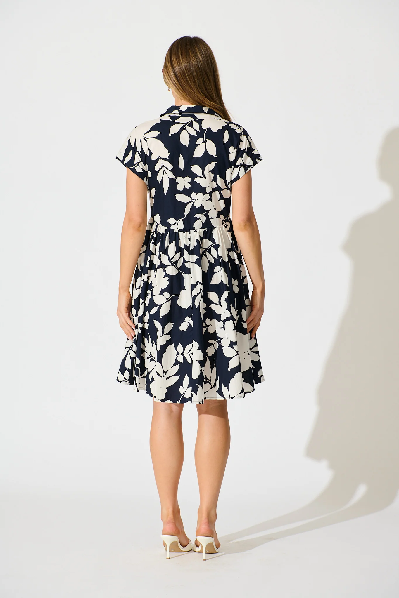 Amour Fields Dress in Navy Floral Cotton Poplin - Image 4
