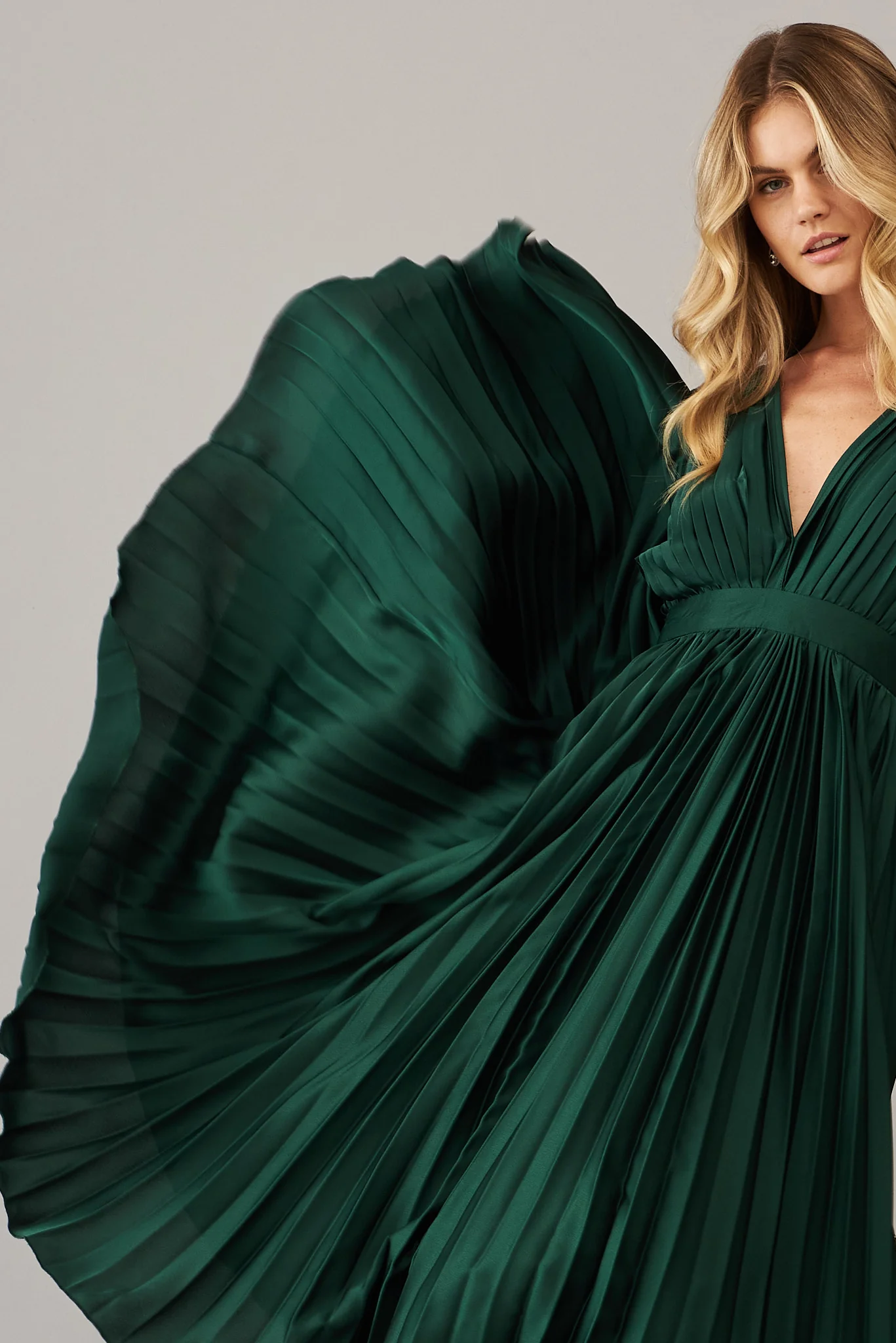 Anetta Midi Dress In Pleated Emerald Satin - Image 9