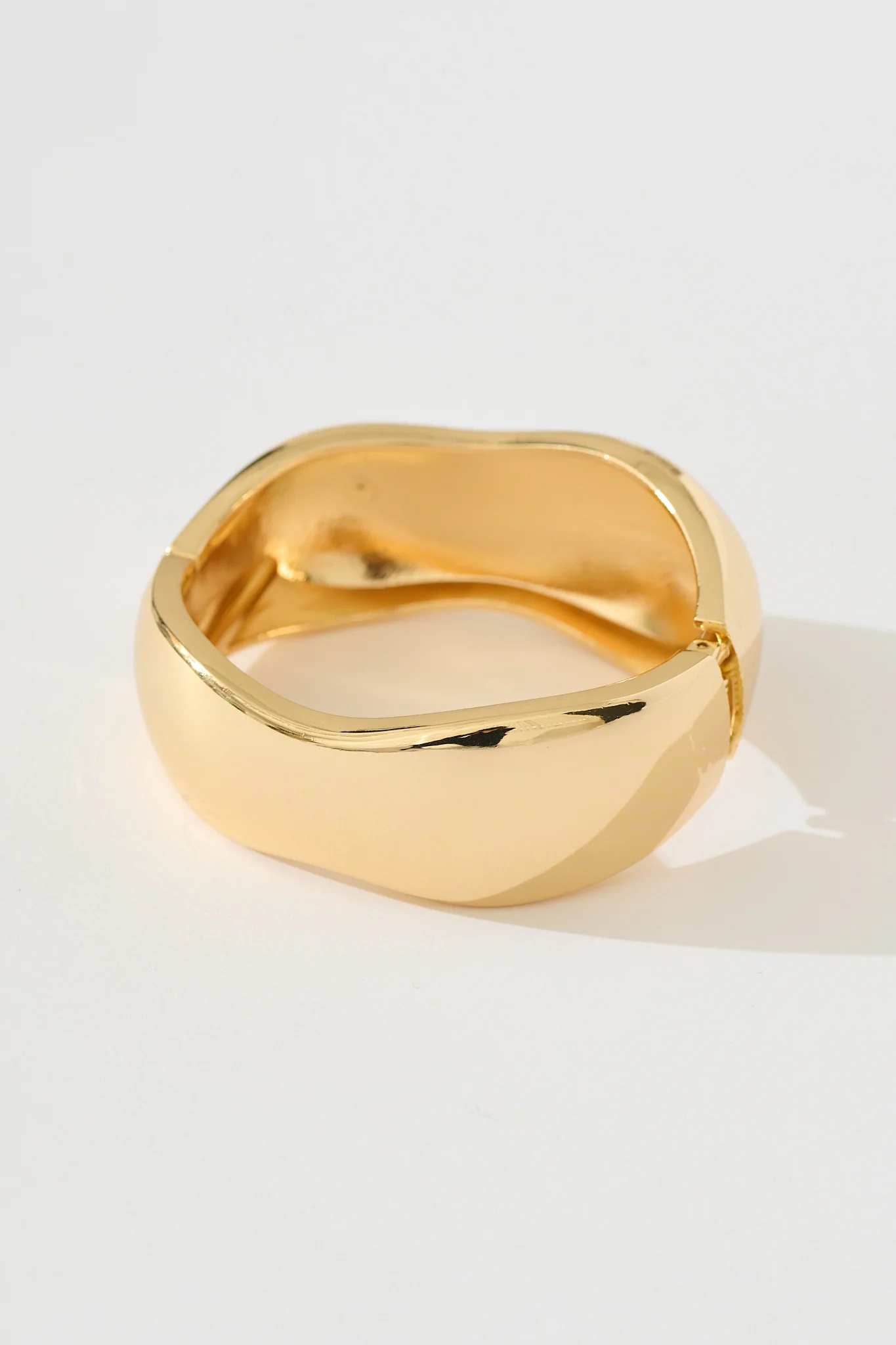 Annie Irregular Round Bangle in Gold - Image 3