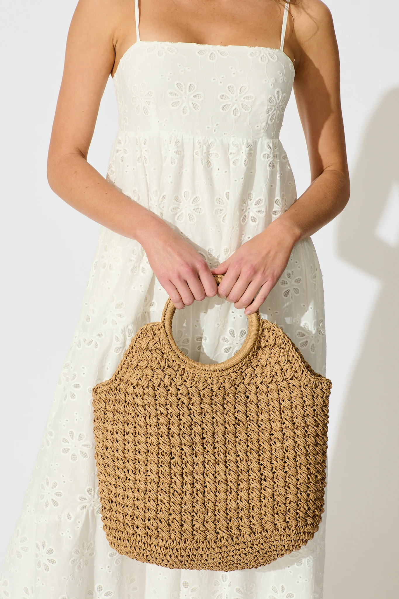 Anouk Circle Handle Tote Bag in Natural Raffia - Image 2