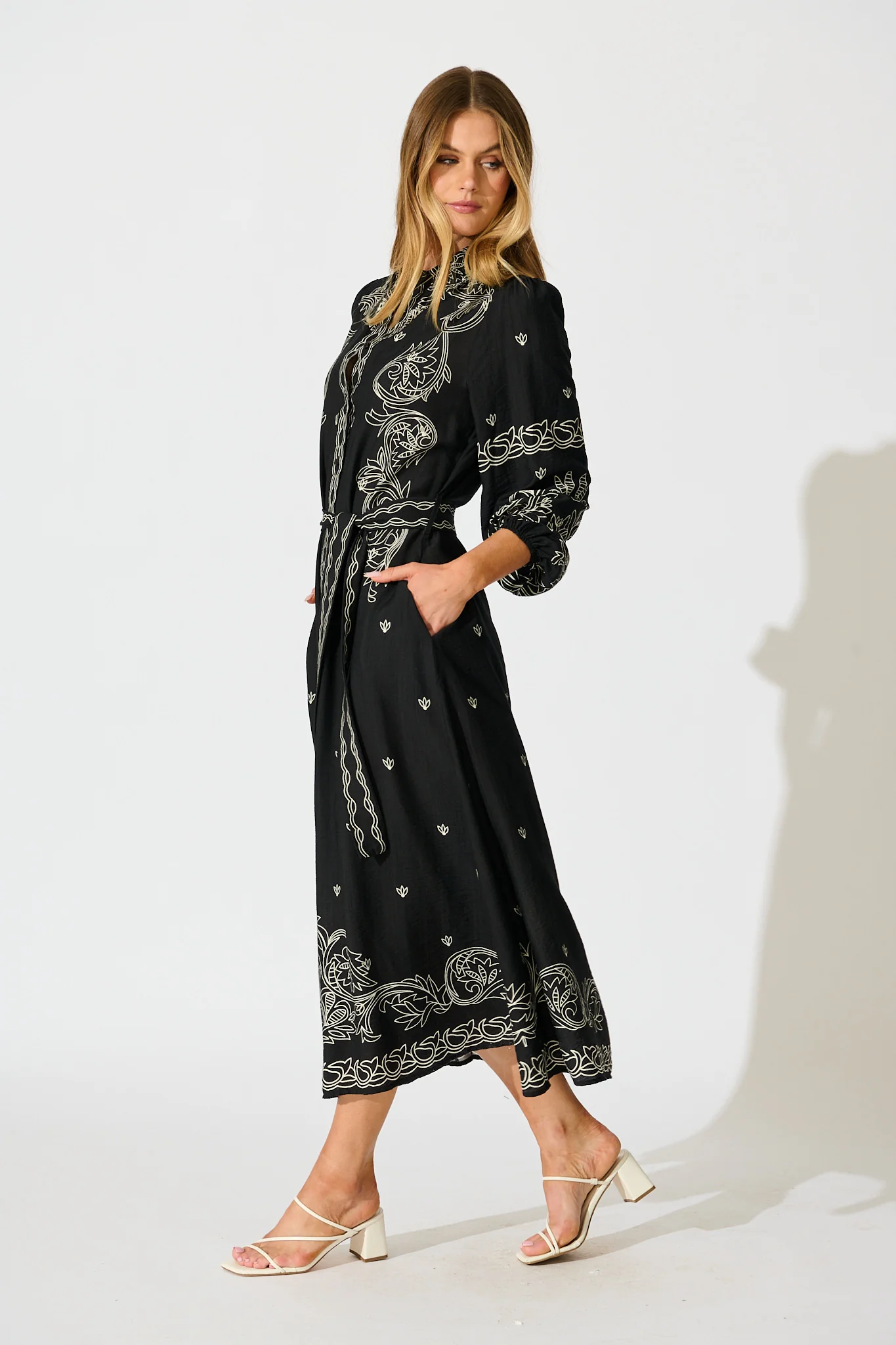 Aurelina Maxi Shirt Dress In Black Print Linen Blend - Image 3