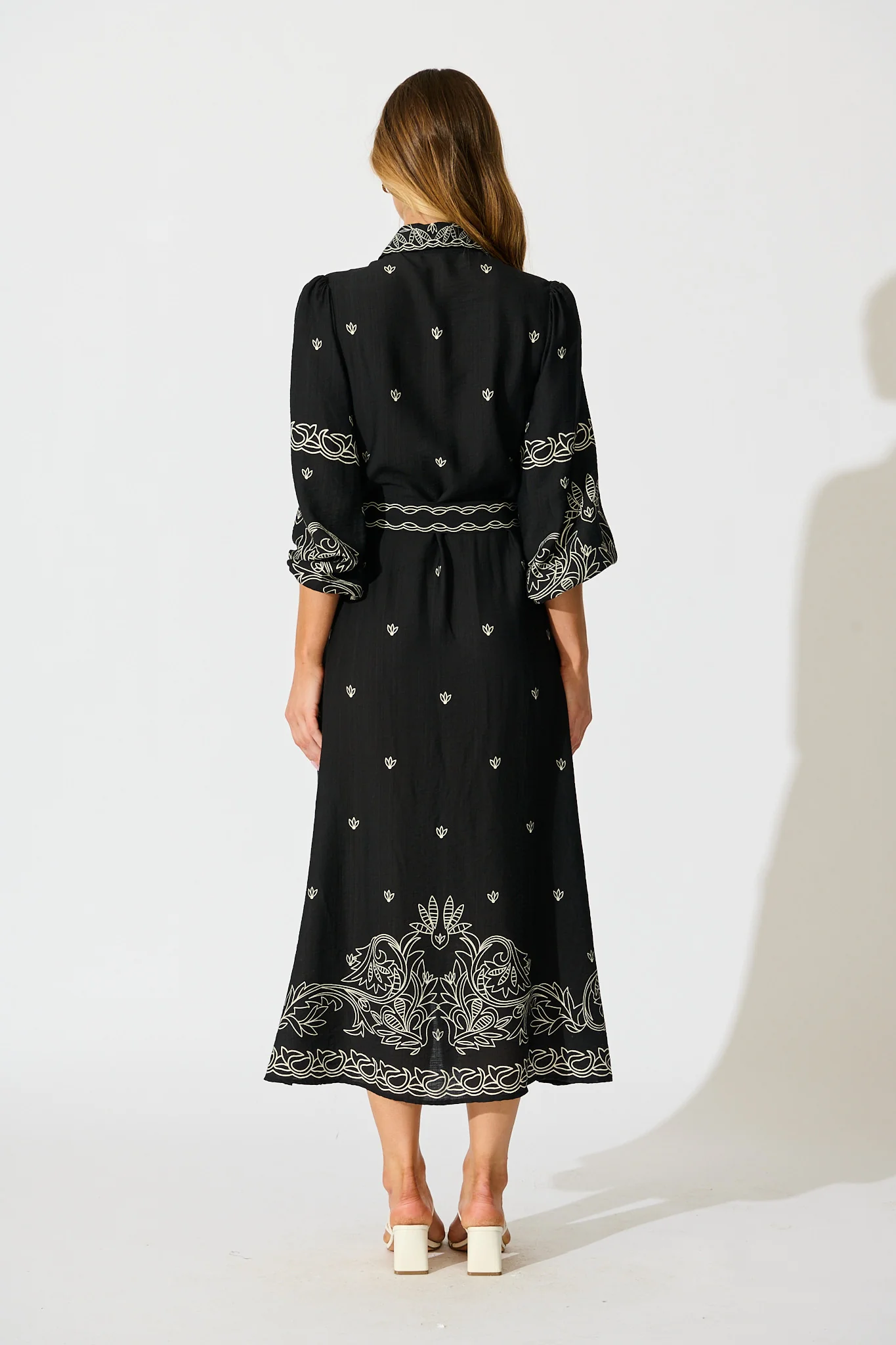Aurelina Maxi Shirt Dress In Black Print Linen Blend - Image 4