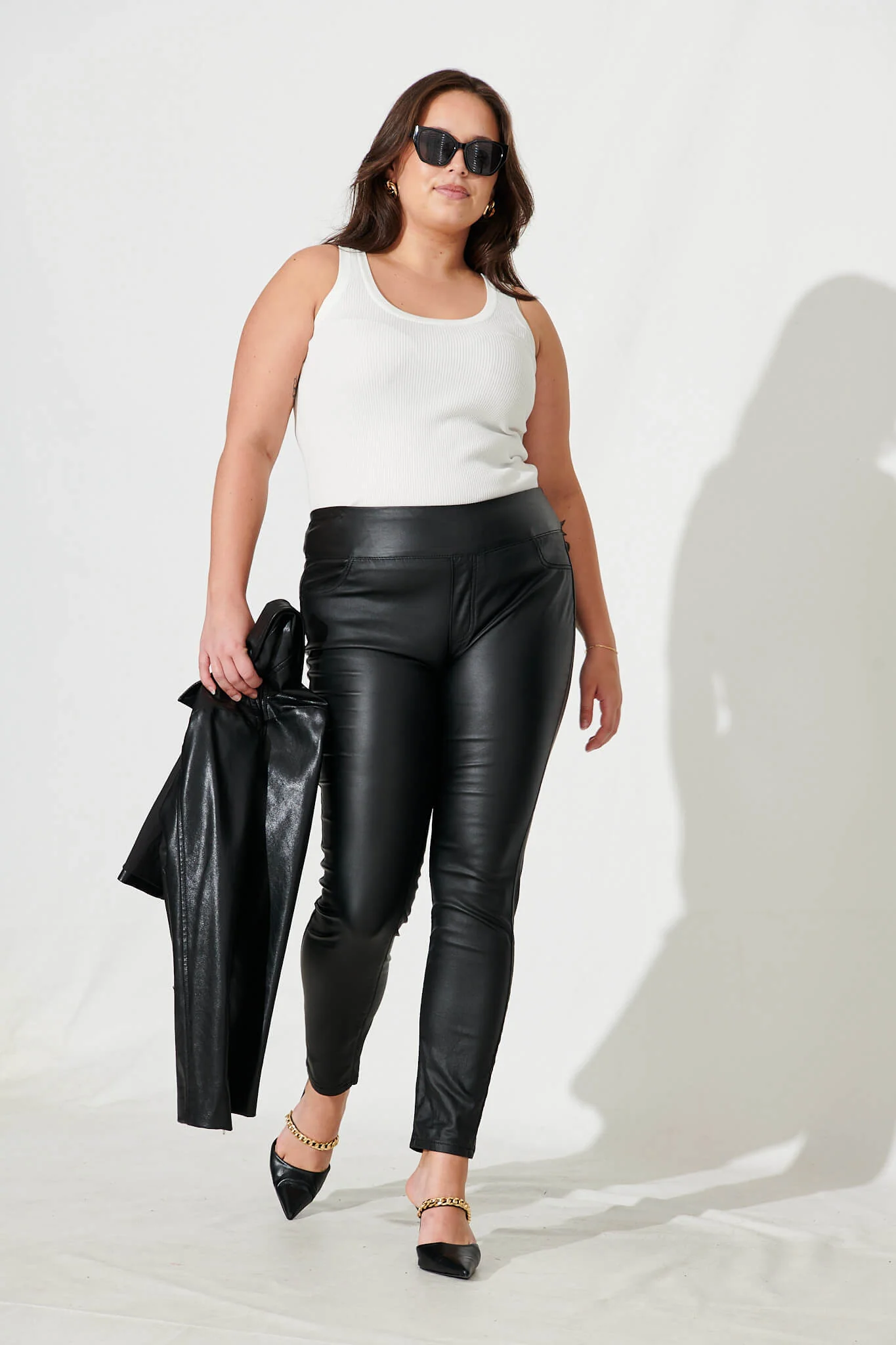 Avina Skinny Pants In Black - Image 8