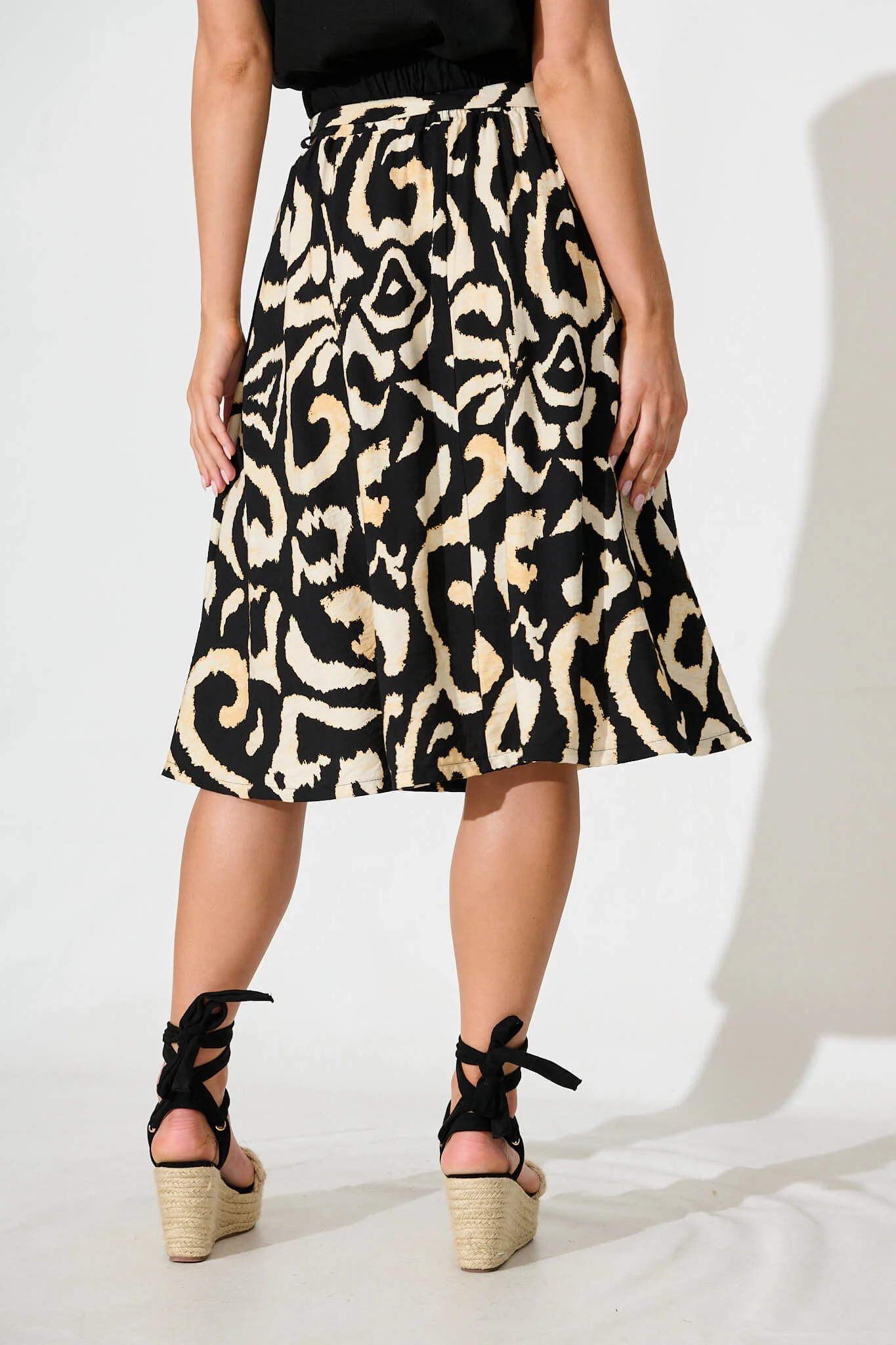 Bailey Midi Skirt In Black With Cream Abstract - Image 3