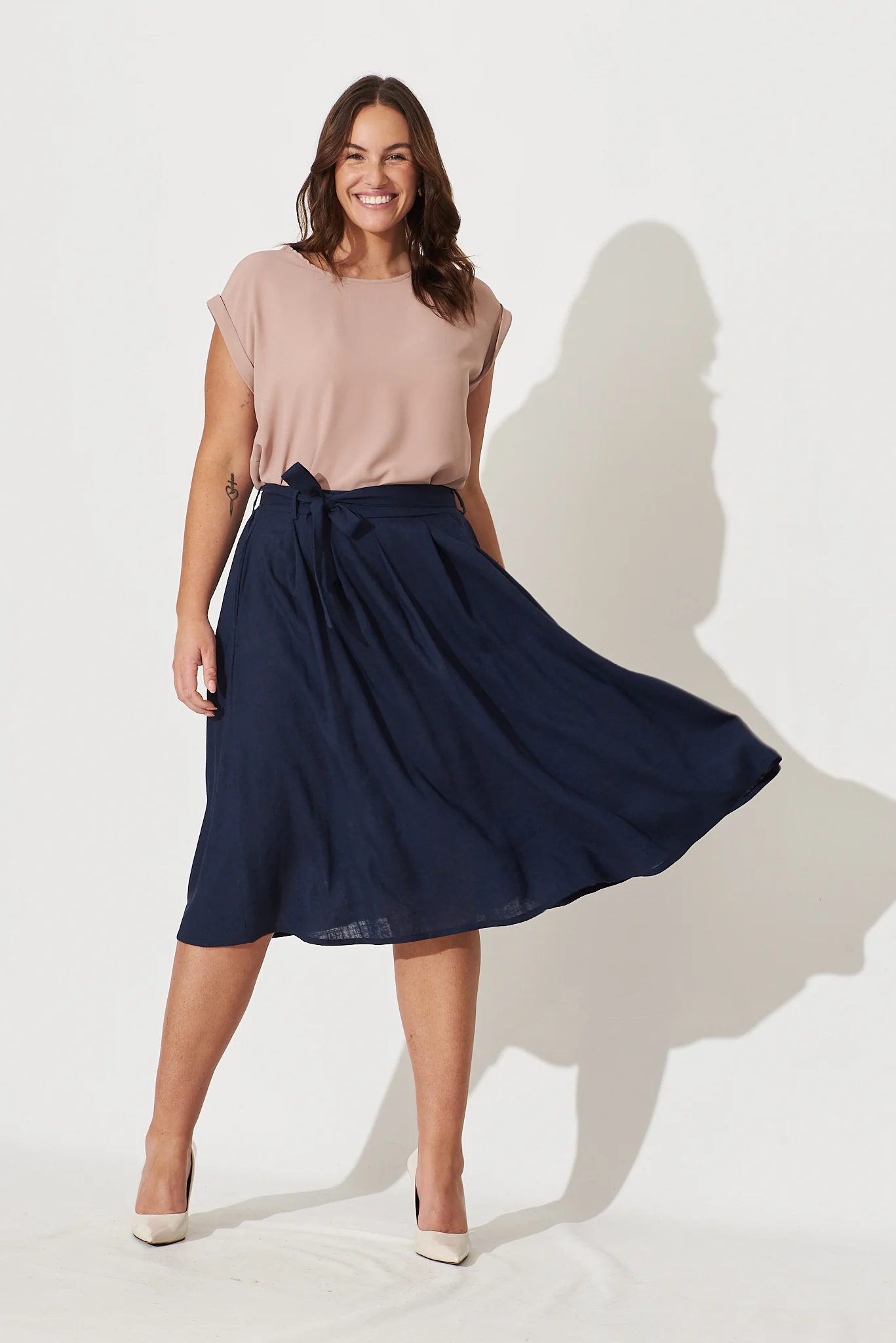 Bailey Midi Skirt In Navy Linen - Image 7