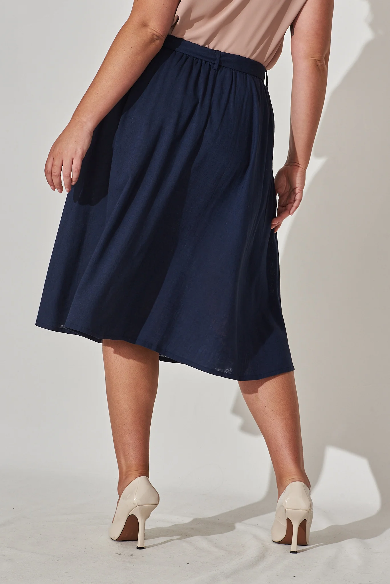 Bailey Midi Skirt In Navy Linen - Image 9