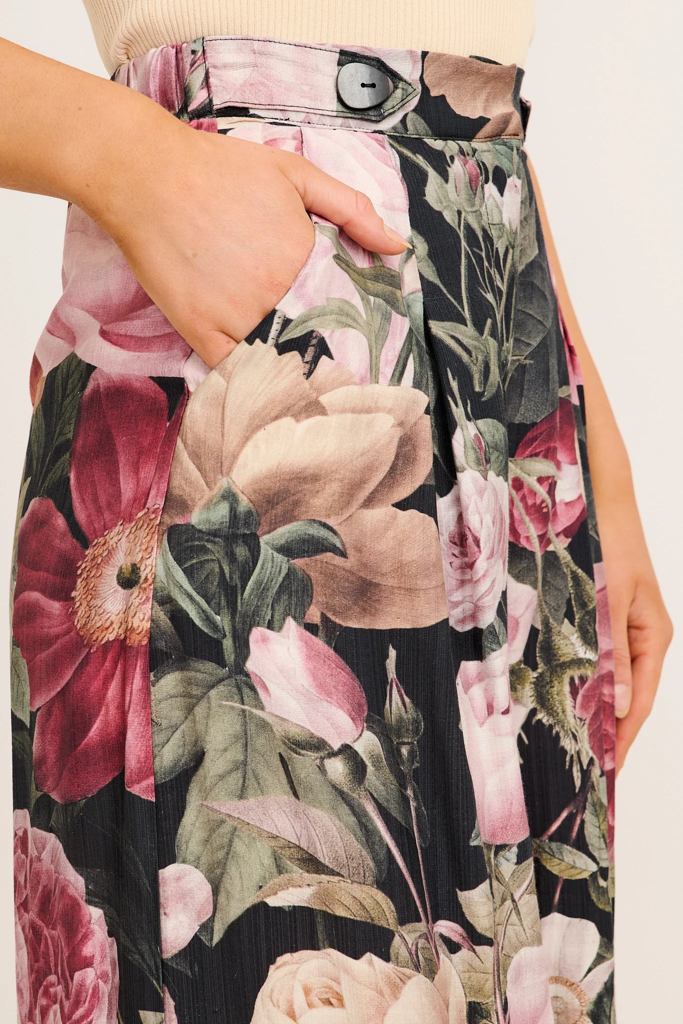 Blissfully Pant in Black Multi Floral Linen Blend - Image 5