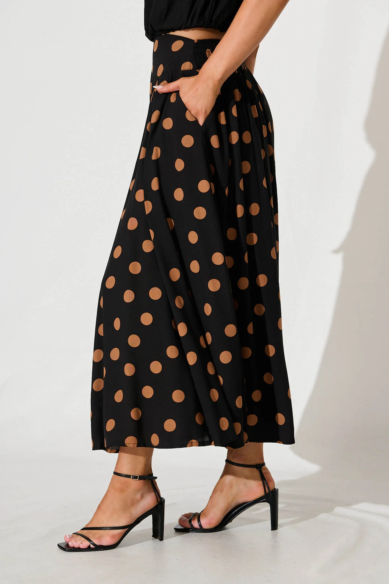 Brandsy Maxi Skirt In Black With Brown Spot - Image 2