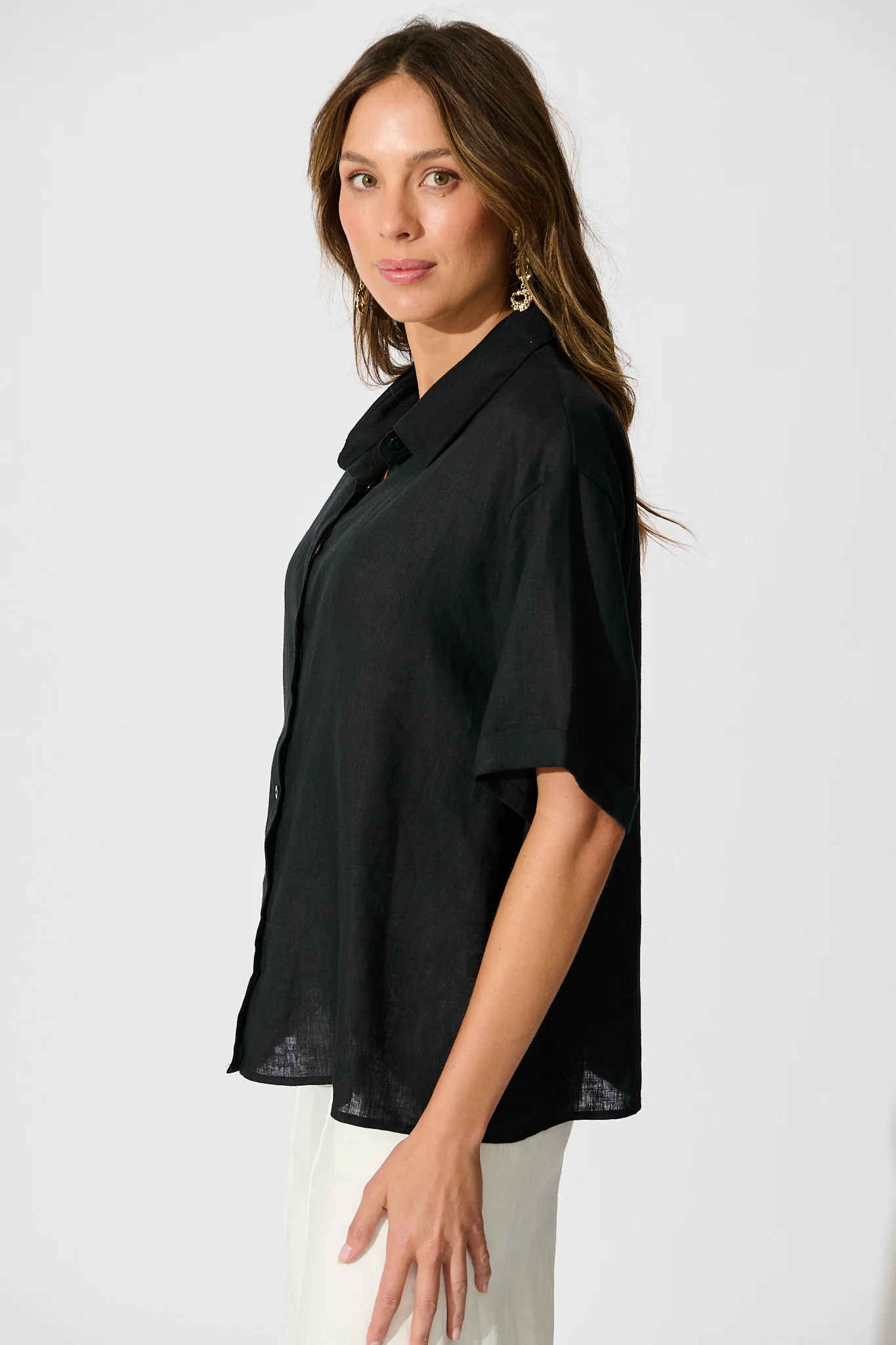 Breeze Shirt In Black Linen - Image 5