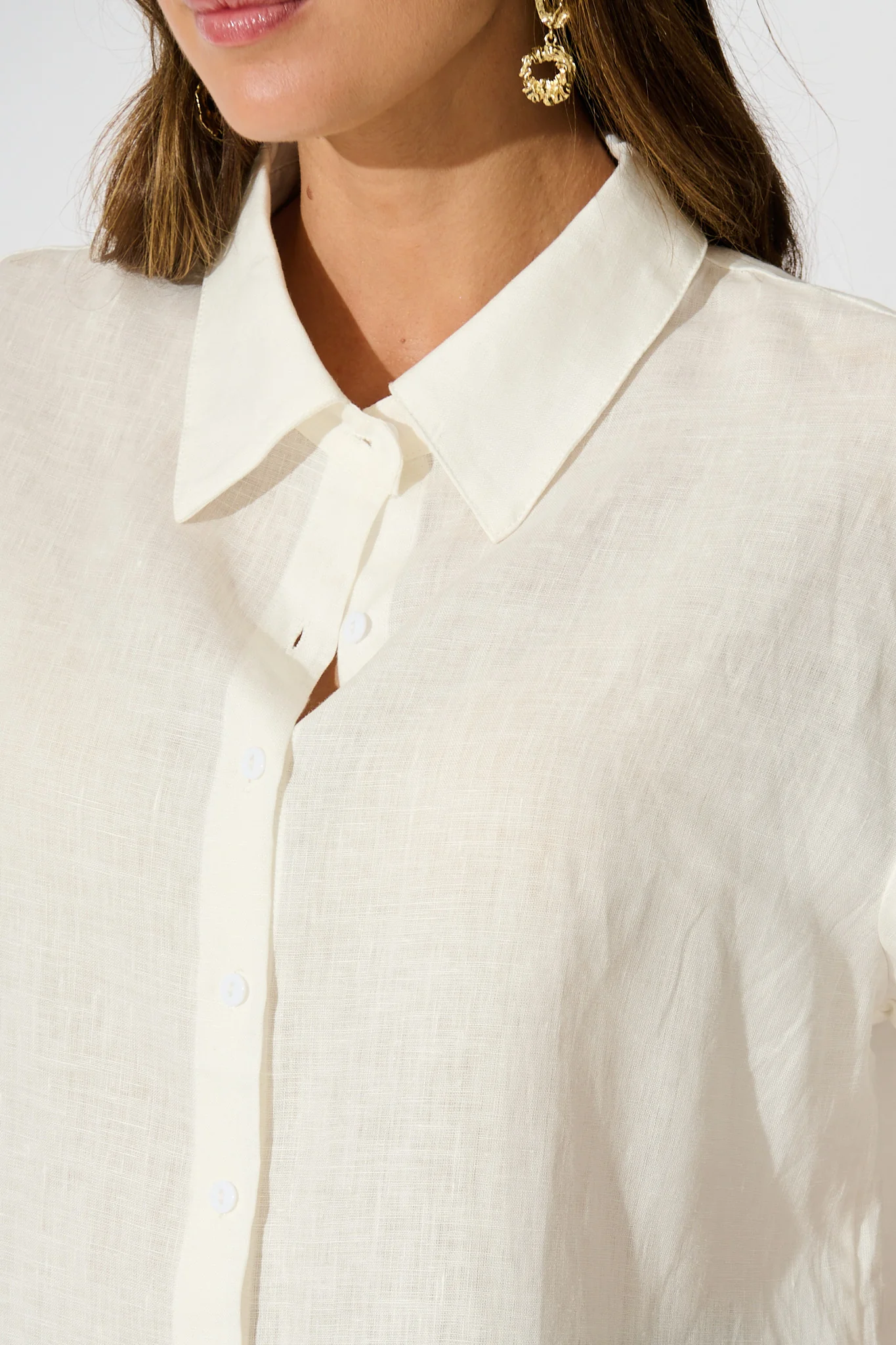Breeze Shirt in White Linen - Image 12