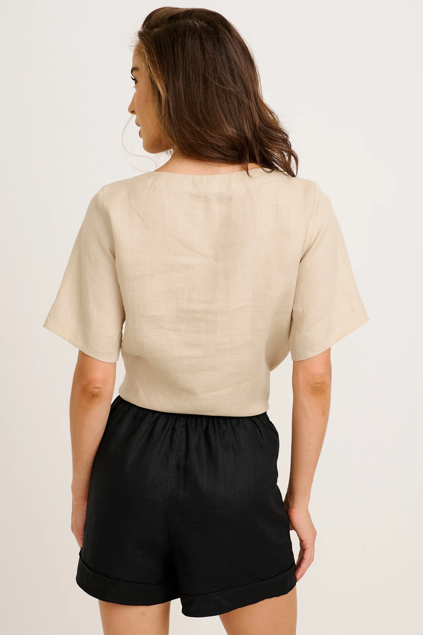 Breezy Cove Short in Black Linen - Image 6