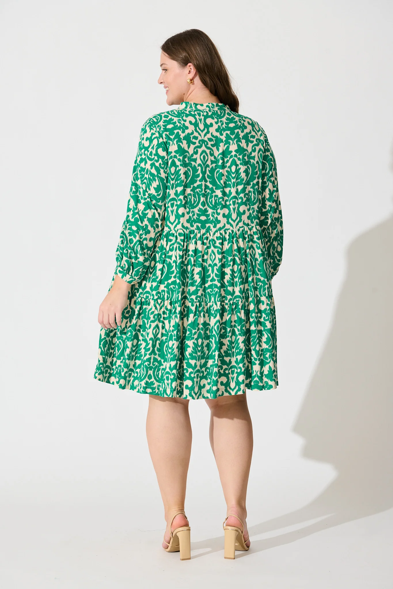 Caracelle Smock Dress In White With Green Print - Image 9