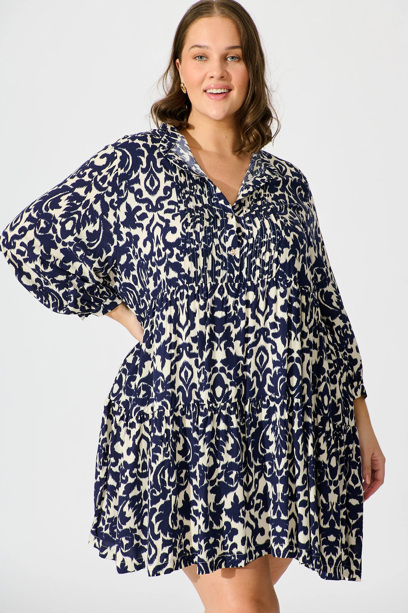 Caracelle Smock Dress In White With Navy Print - Image 10