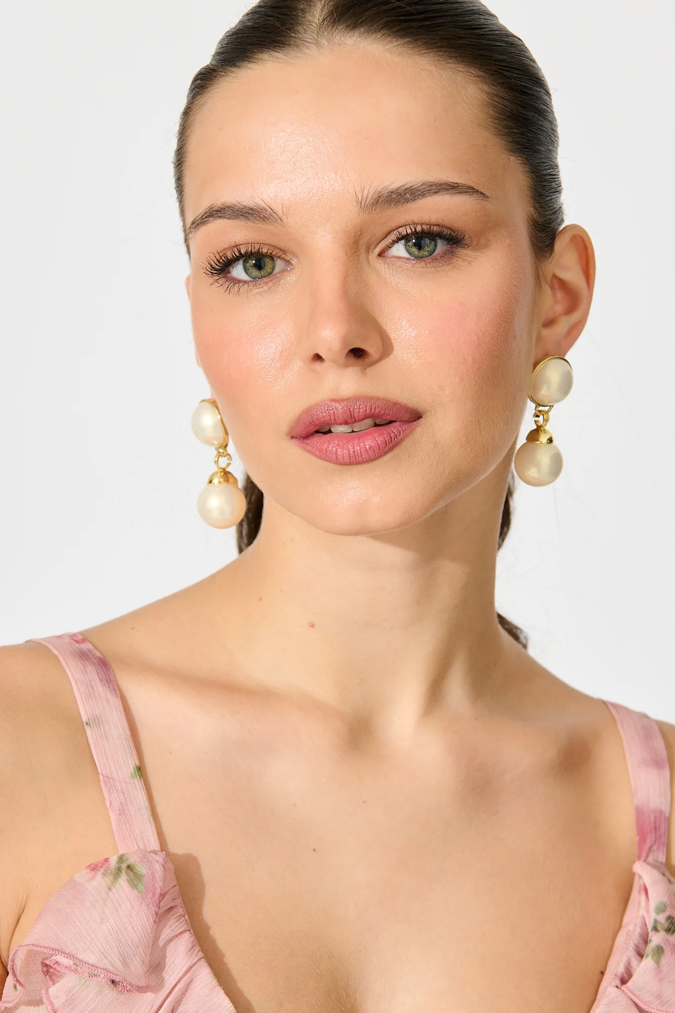 Carla Drop Earrings in Gold with Pearl - Image 7