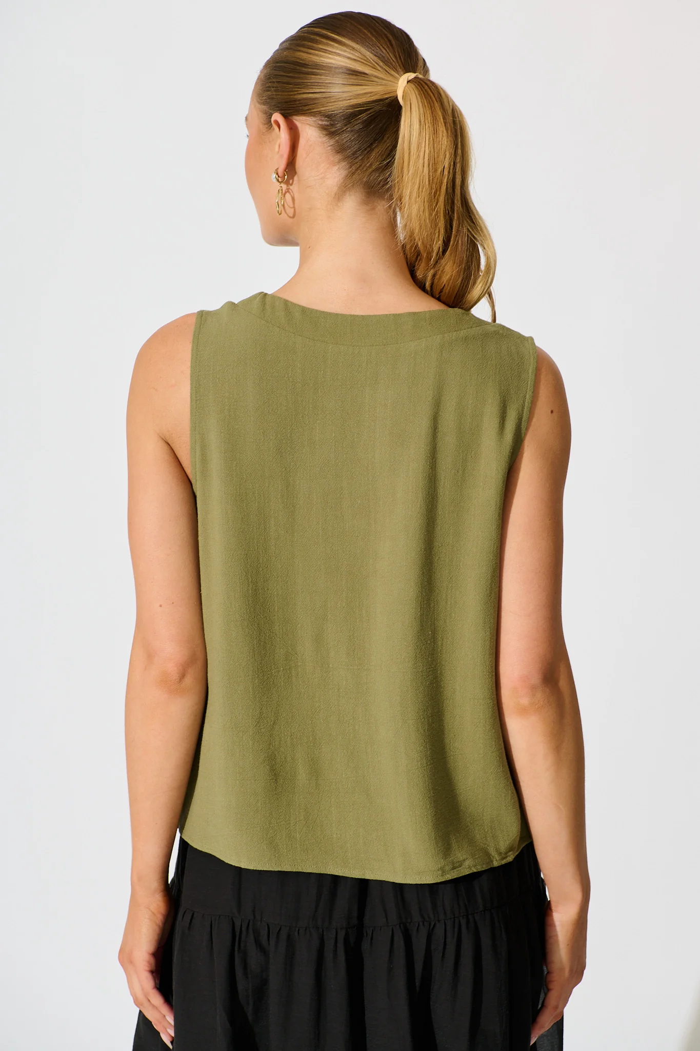 Chloanna Top in Khaki Linen Blend - Image 3