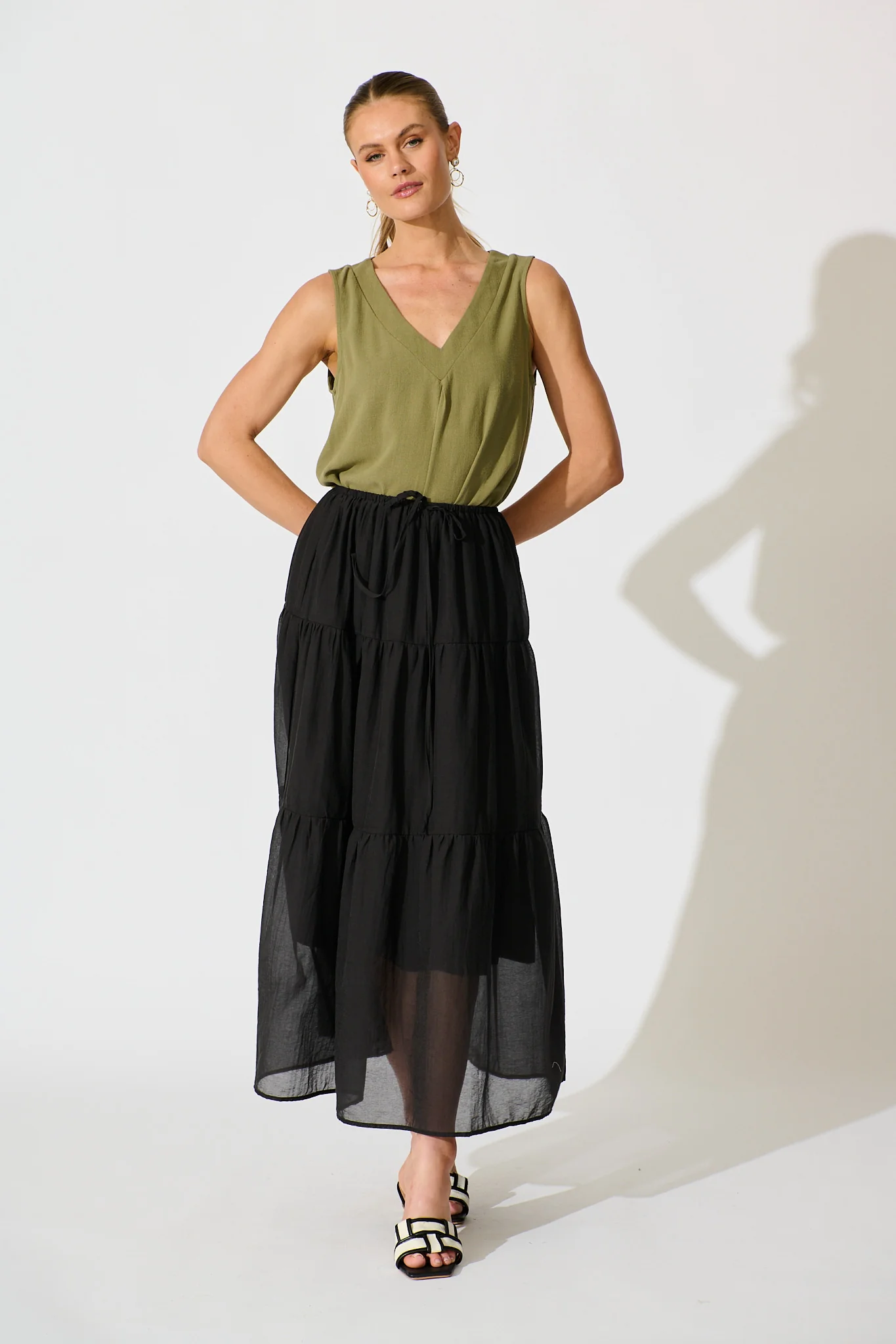 Chloanna Top in Khaki Linen Blend - Image 4