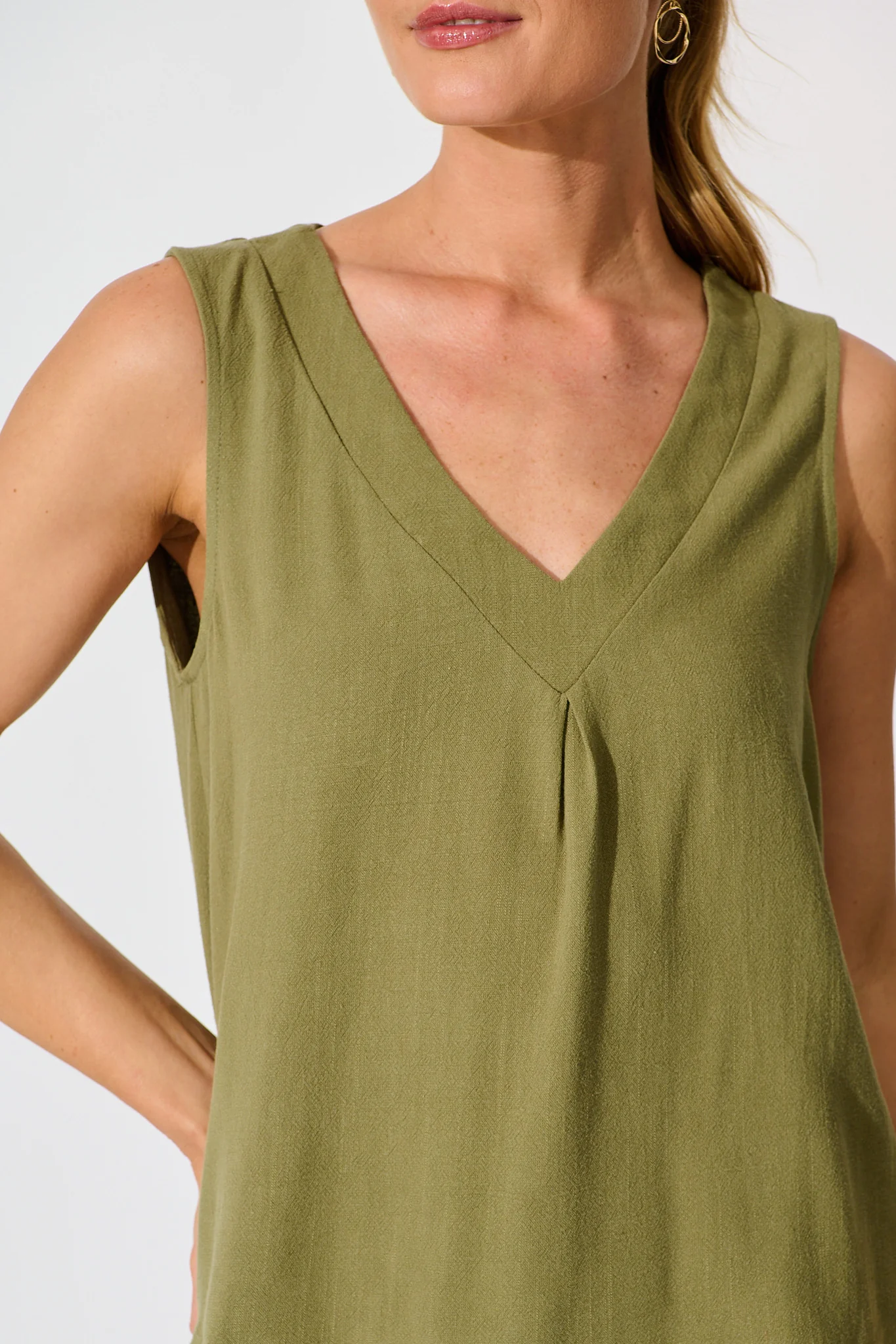 Chloanna Top in Khaki Linen Blend - Image 5