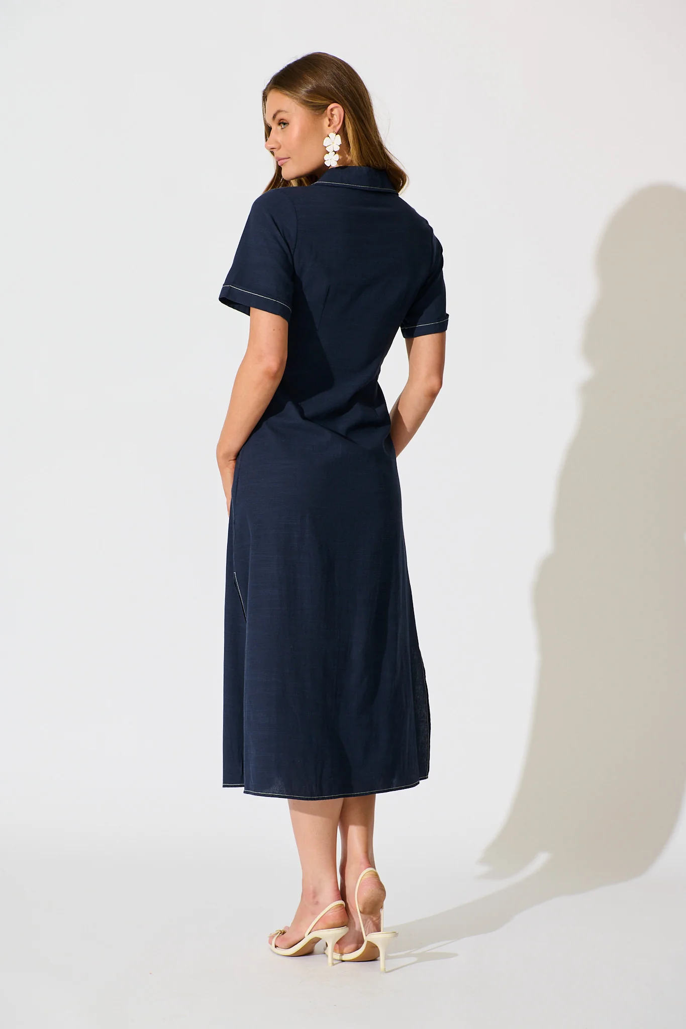 Christiana Maxi Shirt Dress In Navy Linen Blend - Image 3