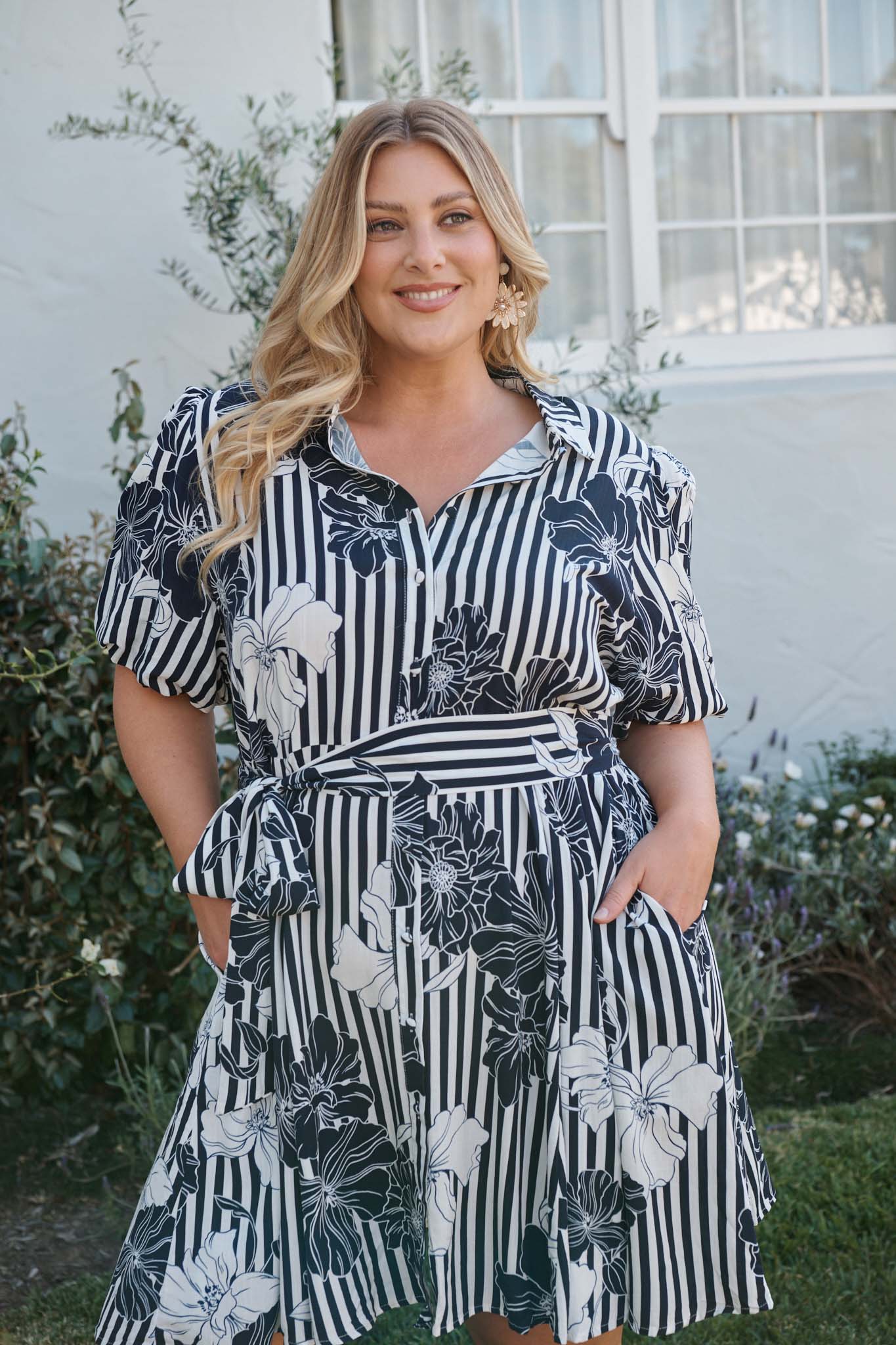Coastal Charm Shirt Dress in Navy Stripe Floral - Image 2