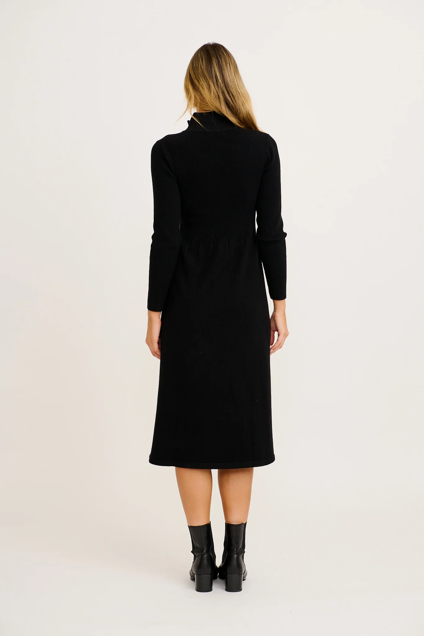 Contour Knit Zip Midi Dress in Black - Image 4