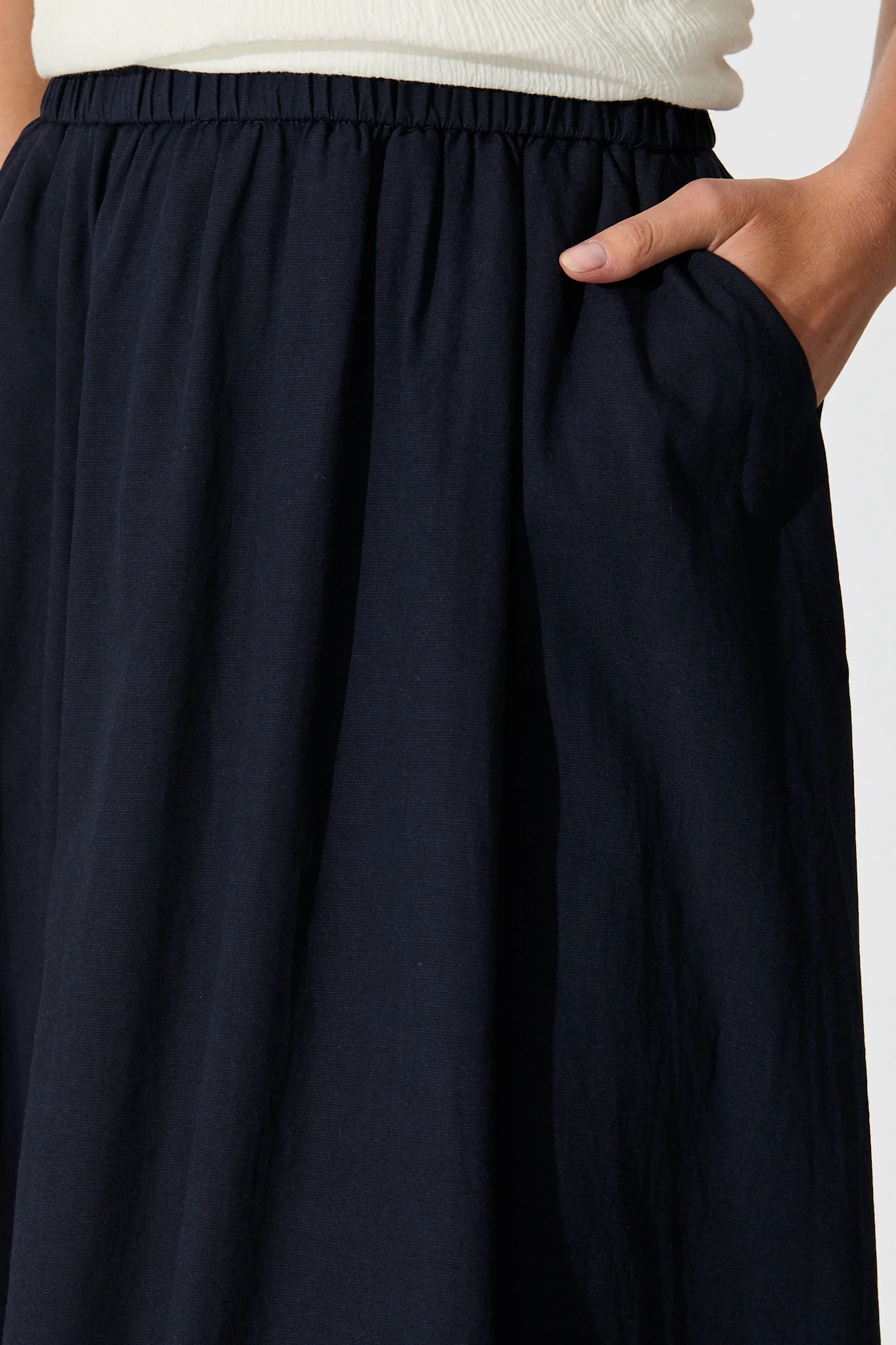 Cylas Midi Skirt in Navy Linen Blend - Image 5