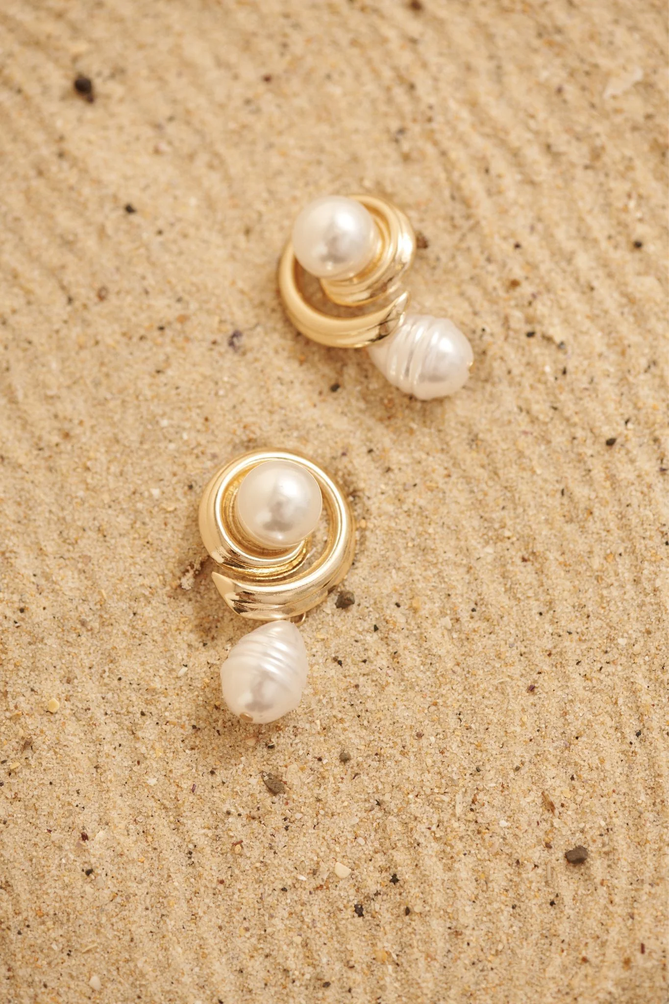 Daniella Drop Earrings in Gold with Pearl
