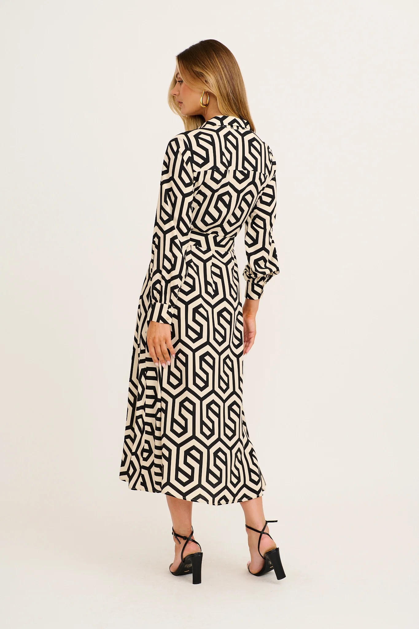 Dazy Maxi Shirt Dress in Cream With Black Geometric Print - Image 4