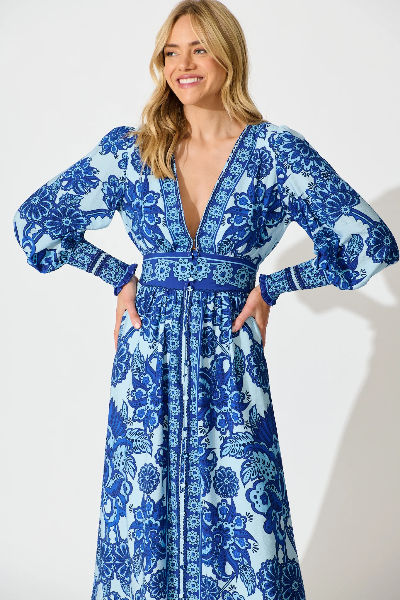 Deep Dive Maxi Dress in Blue with Navy Border Print - Image 2