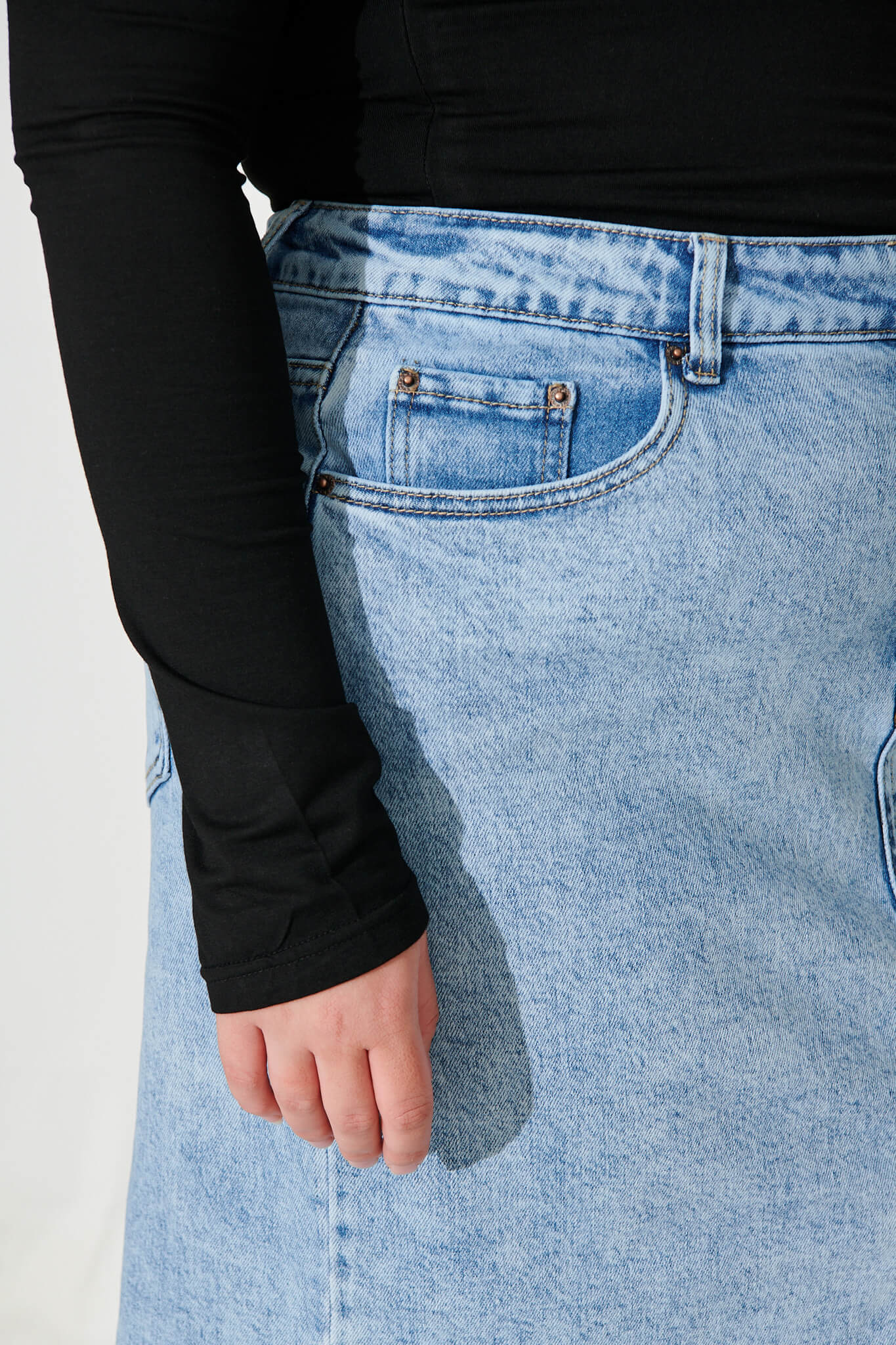 Deja Vu Midi Stretch Denim Skirt In Light Blue Wash - Image 8