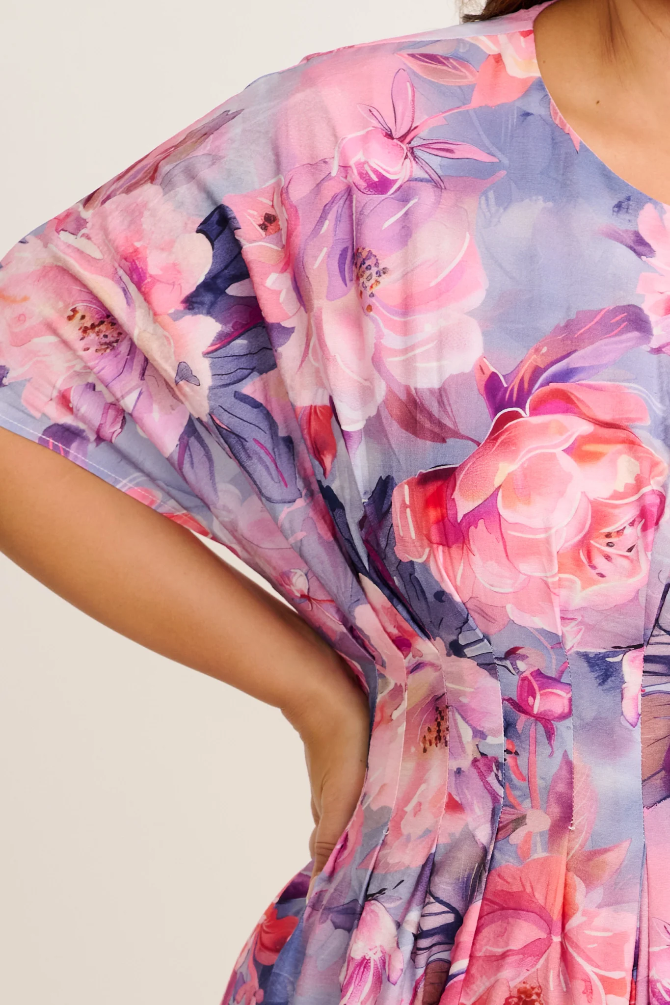 Elegance Echo Maxi Dress in Blue with Lilac Floral - Image 9