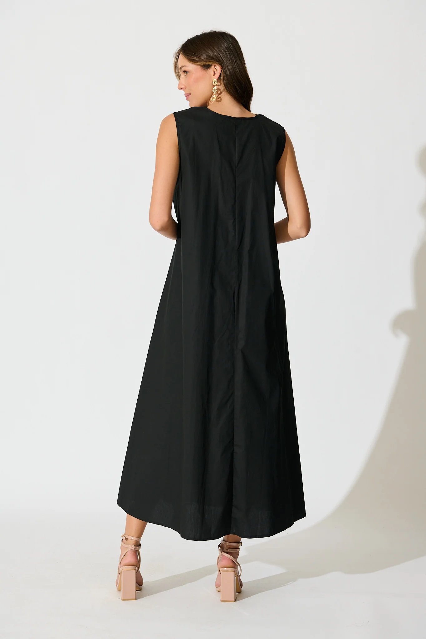 Elusia Oversized Maxi Dress in Black Cotton - Image 4
