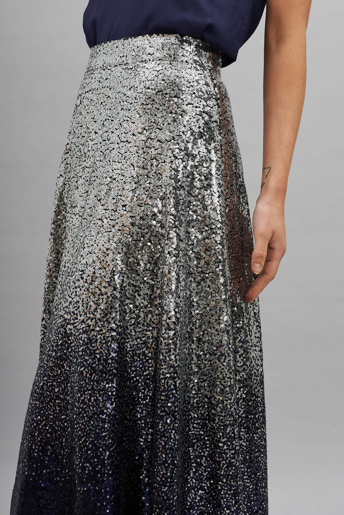 Exquisite Maxi Skirt In Silver With Navy Ombre Sequin - Image 5
