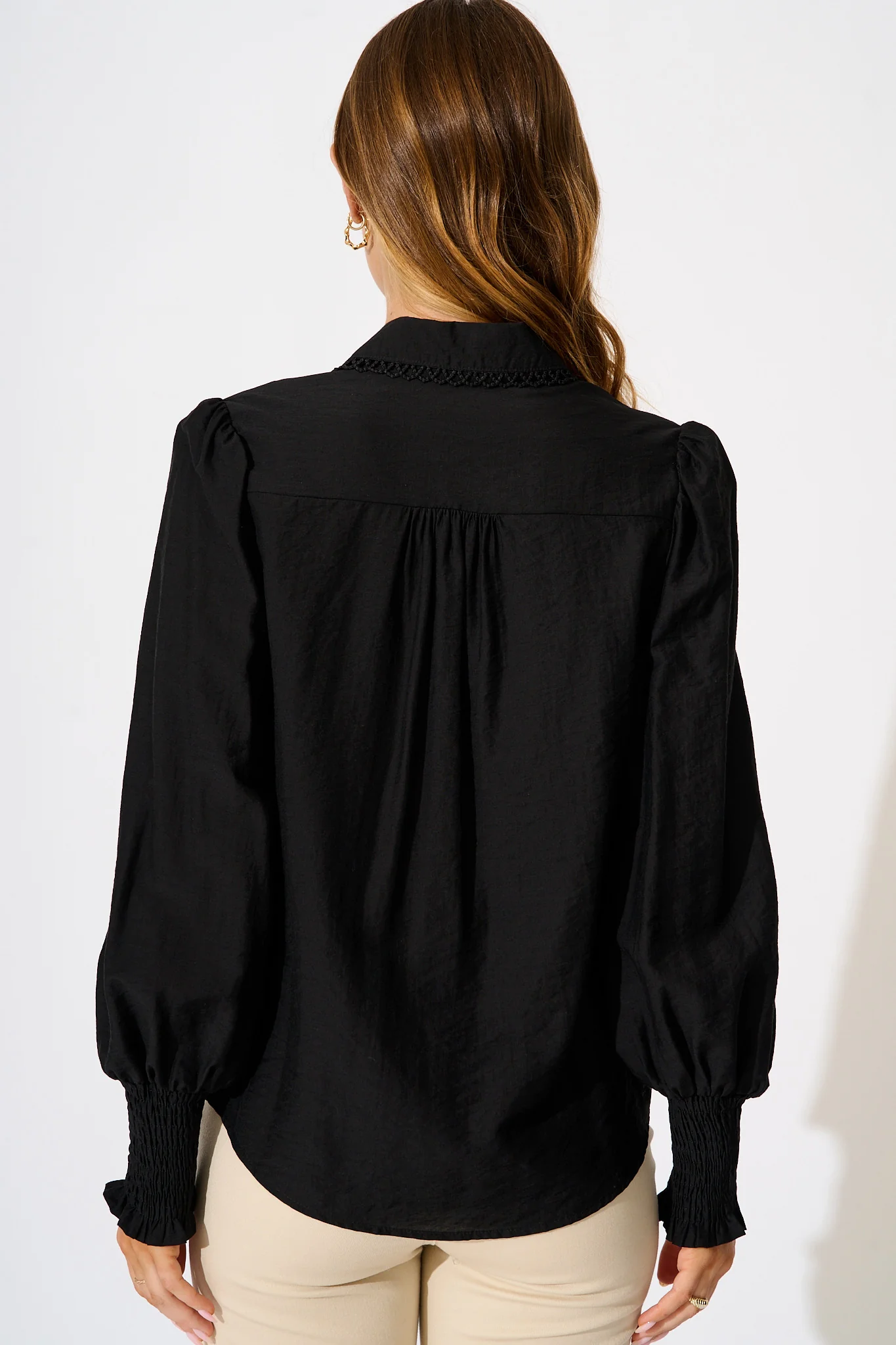 Farah Shirt in Black - Image 3