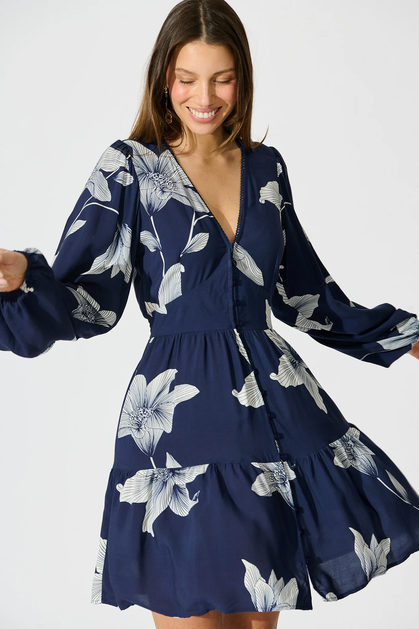 Flora Drift Dress in Navy with White Floral Print - Image 2