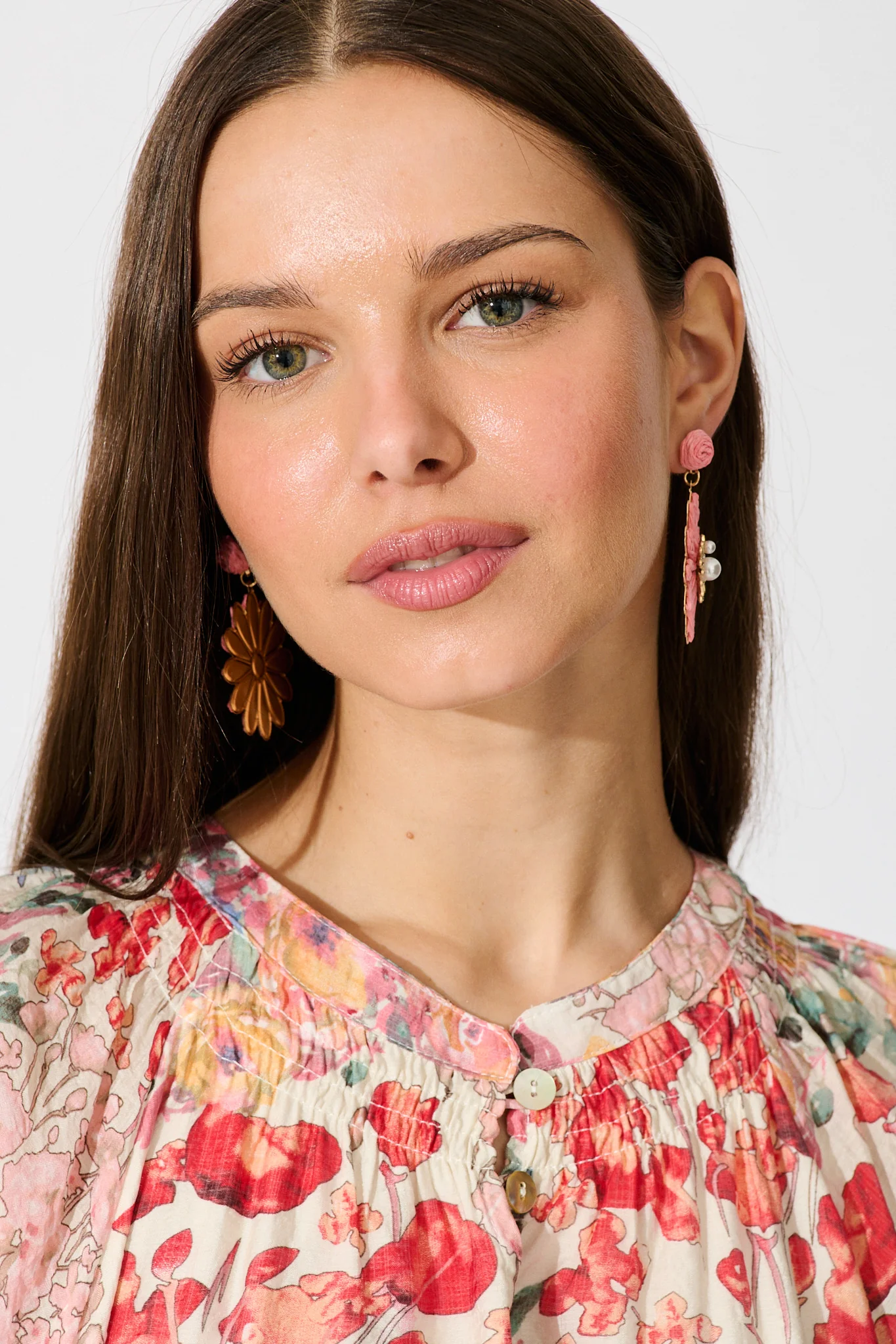 Flora Drop Earrings in Pink and Gold Daisy Raffia - Image 3