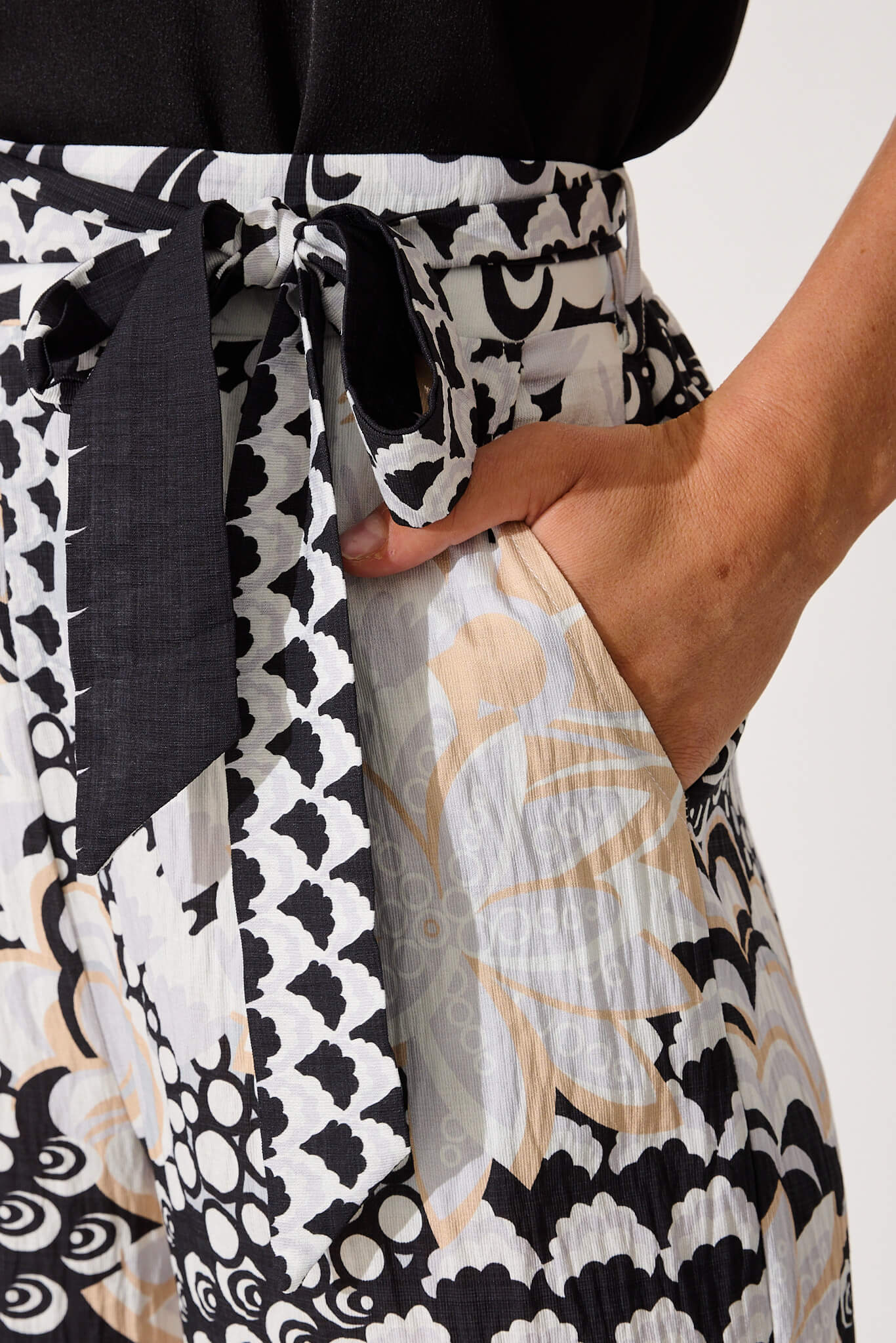 Forsythia Pant In Black With Beige Print - Image 5