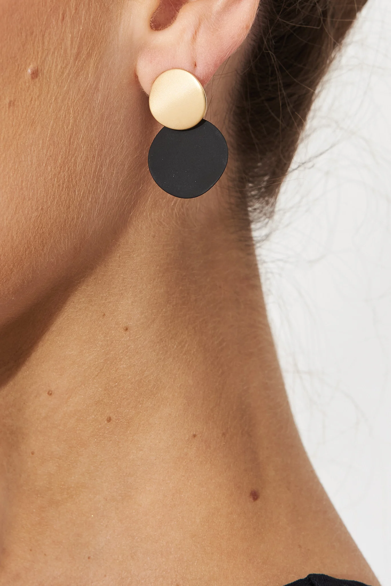 Gloria Earrings In Black With Gold - Image 2