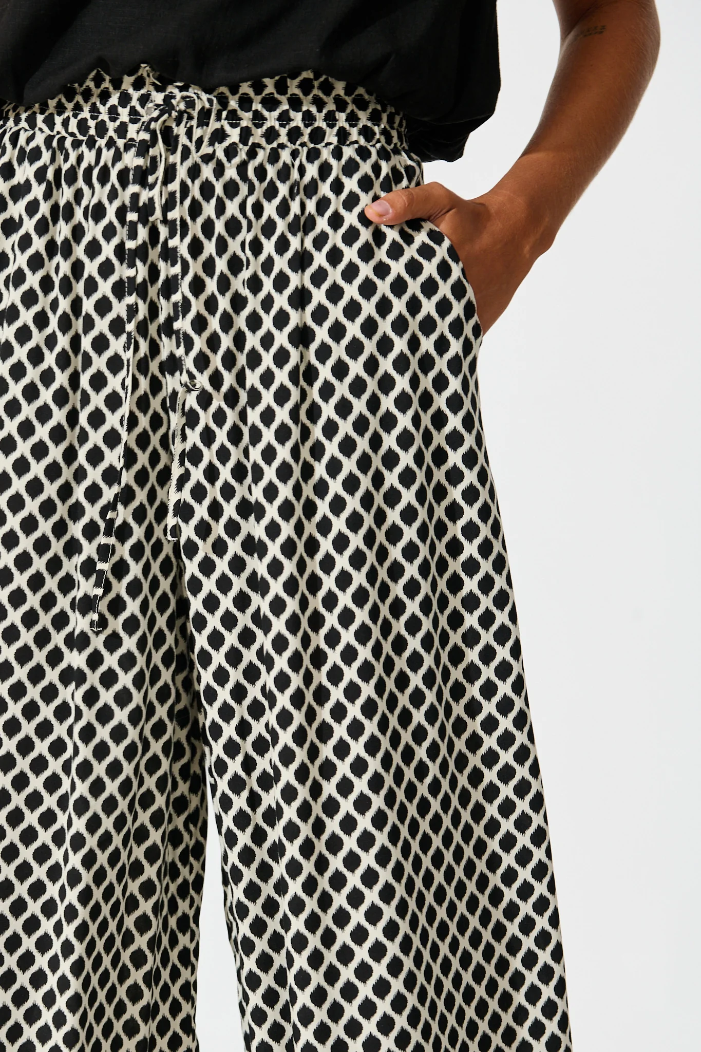 Goldie Wide Leg Pant in Black and Cream Geometric Print - Image 5