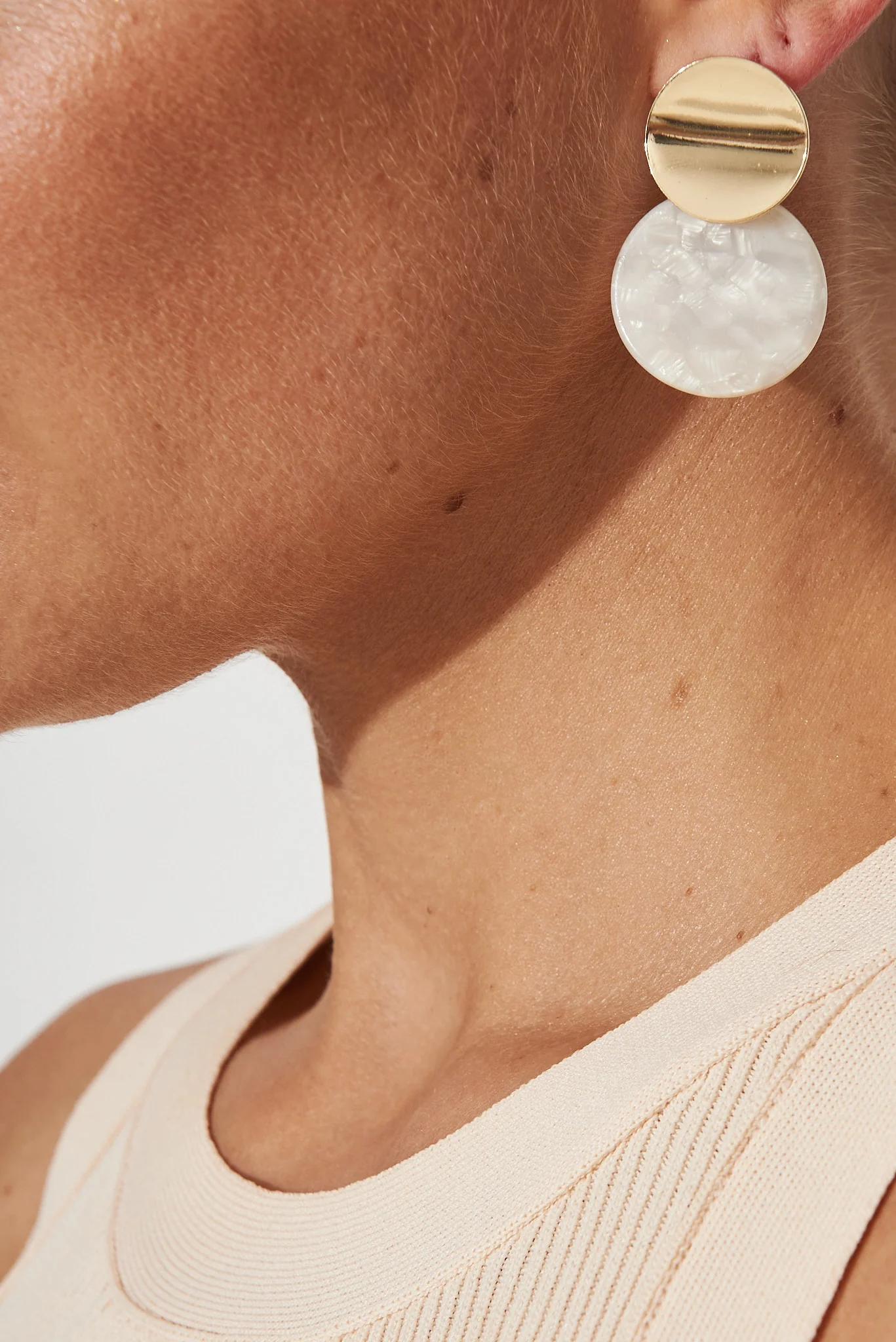 Grazia Earrings In White Pearlescent With Gold - Image 3
