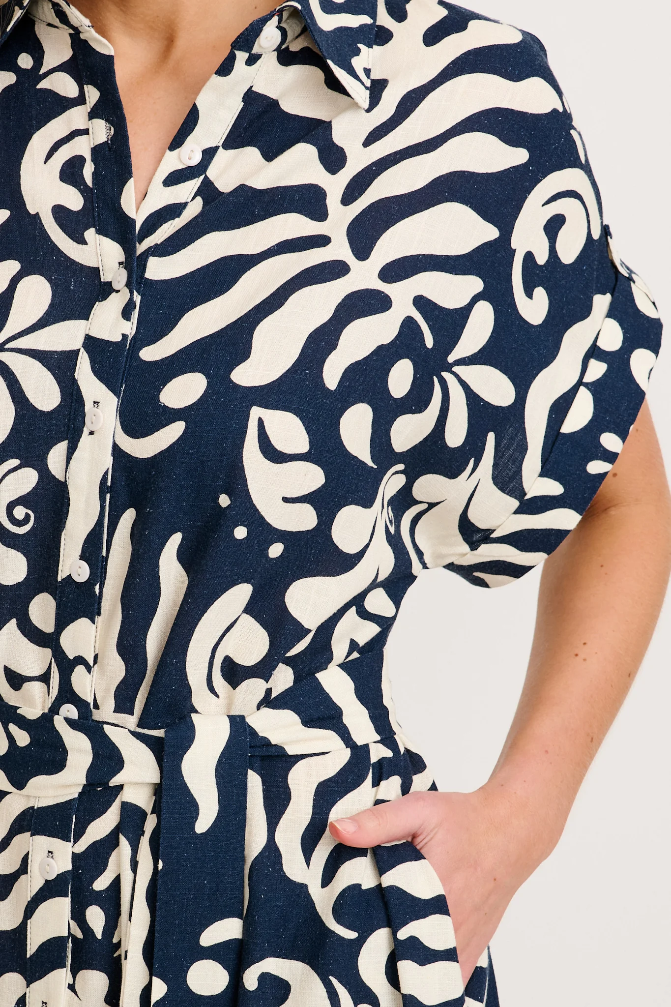Hartlee Midi Shirt Dress in Navy and Cream Leaf Linen Blend - Image 6
