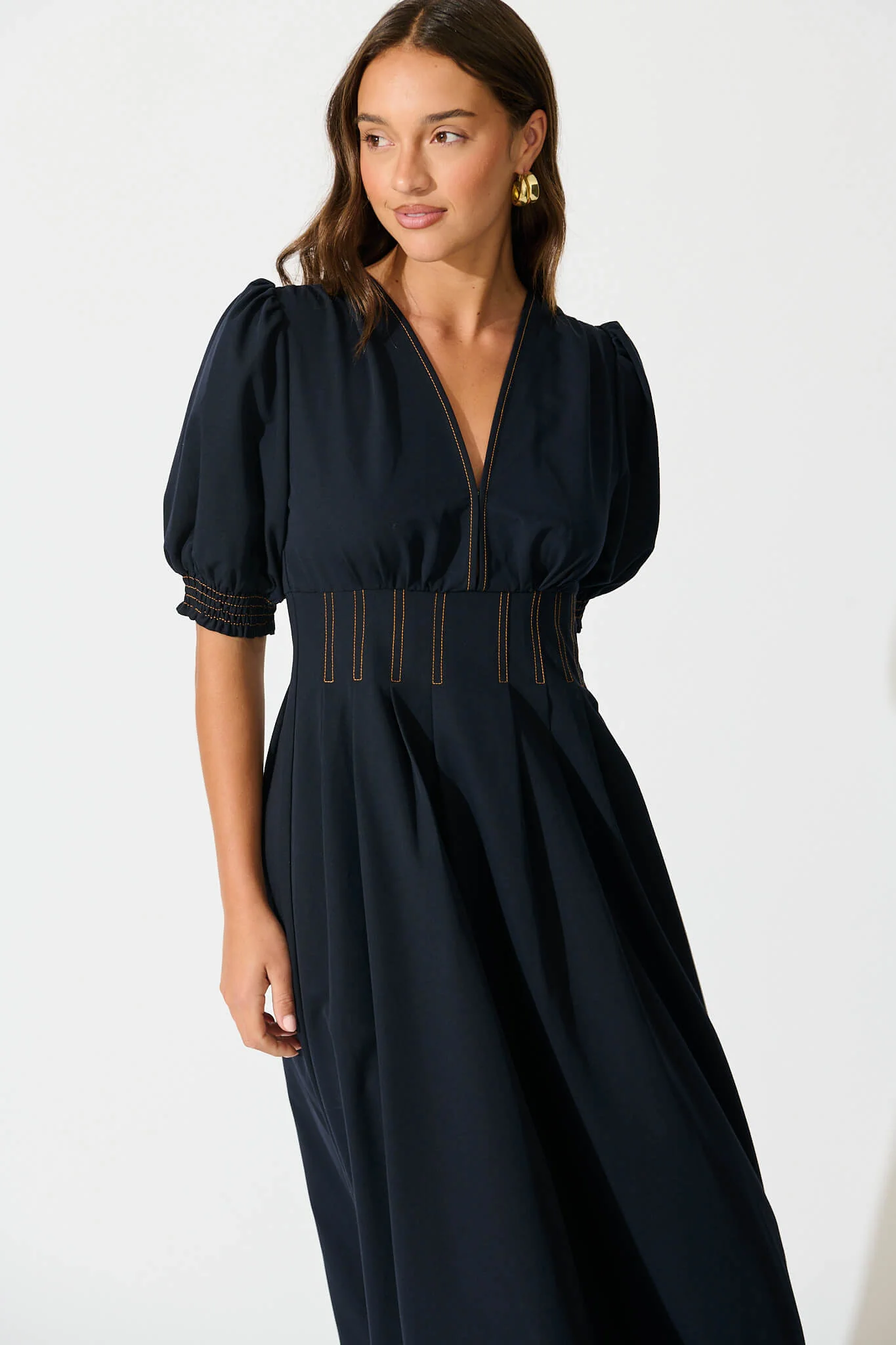 Hazelina Midi Dress In Navy - Image 4