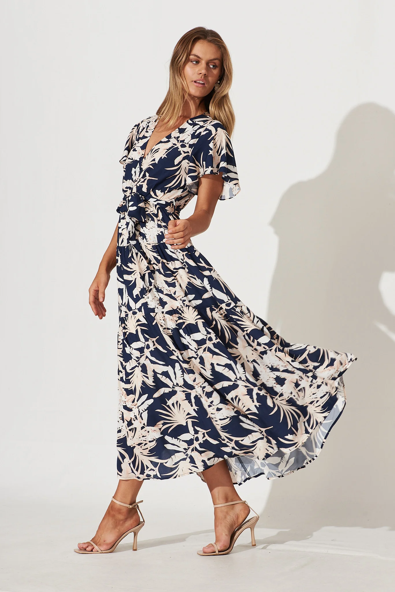 Heidi Maxi Dress In Navy Leaf Print - Image 3