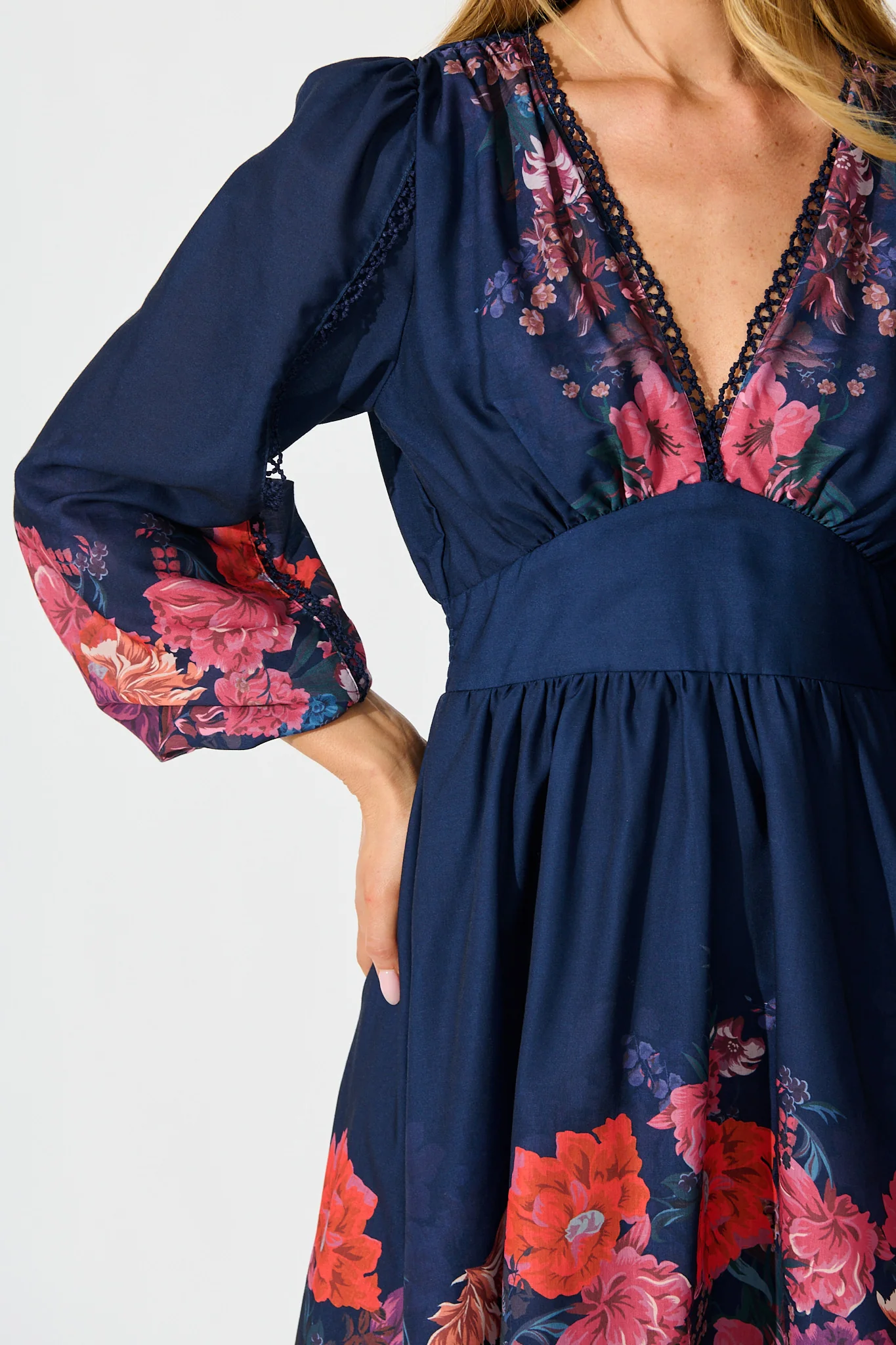 Horizon Bloom Dress in Navy Floral Cotton Blend - Image 5