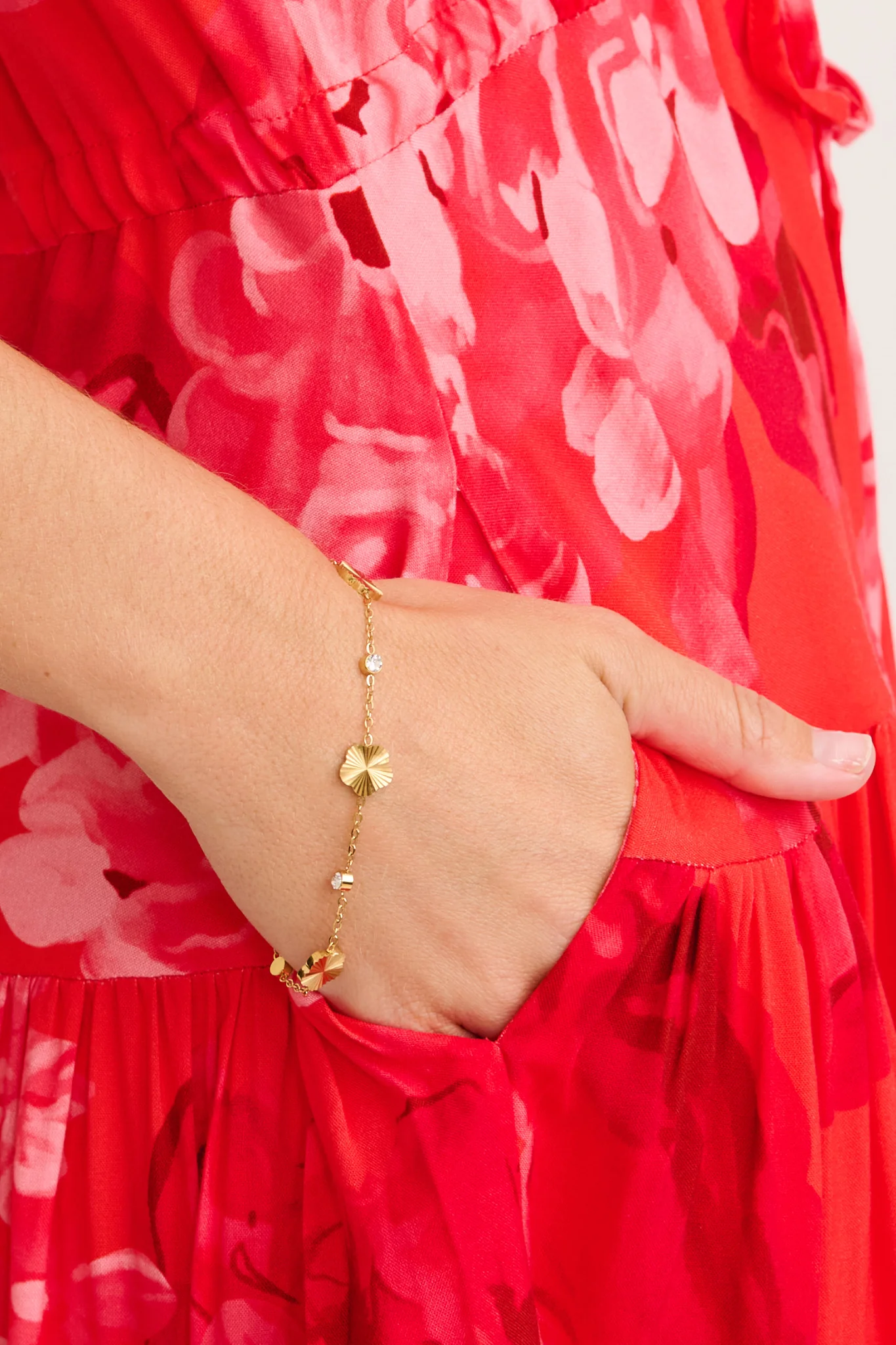 Inez Flower Chain Bracelet in Gold with Pearl Detail